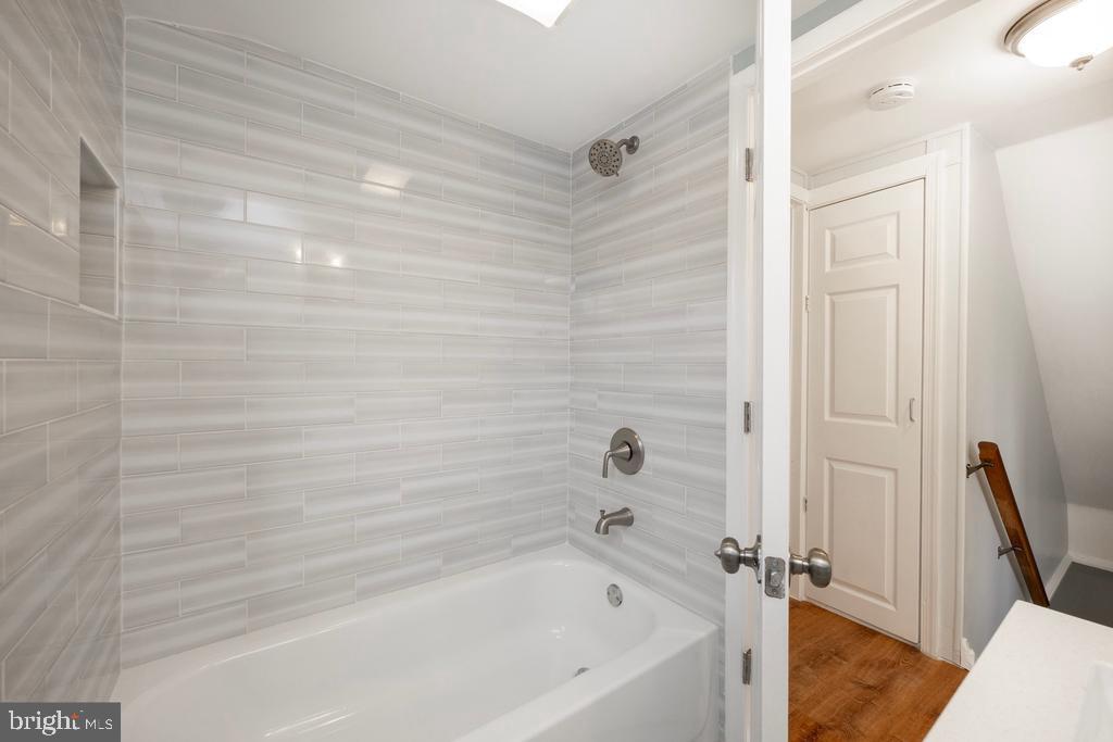 FRAZER VIEW - Residential Lease