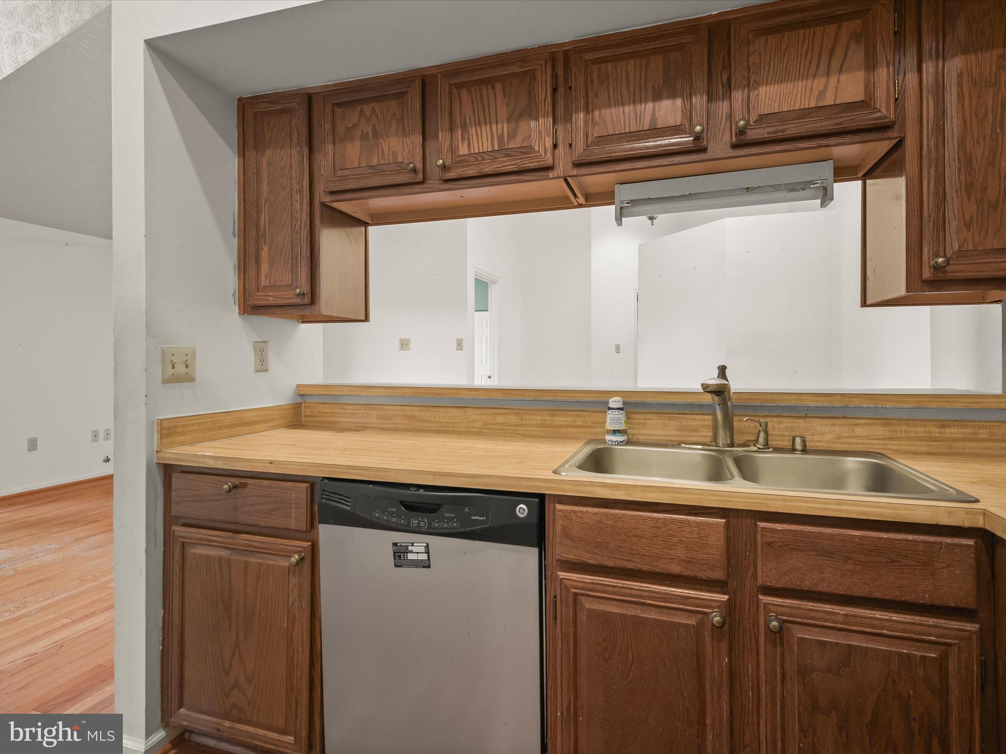 WATERS EDGE AT NORTH LAKE - Residential