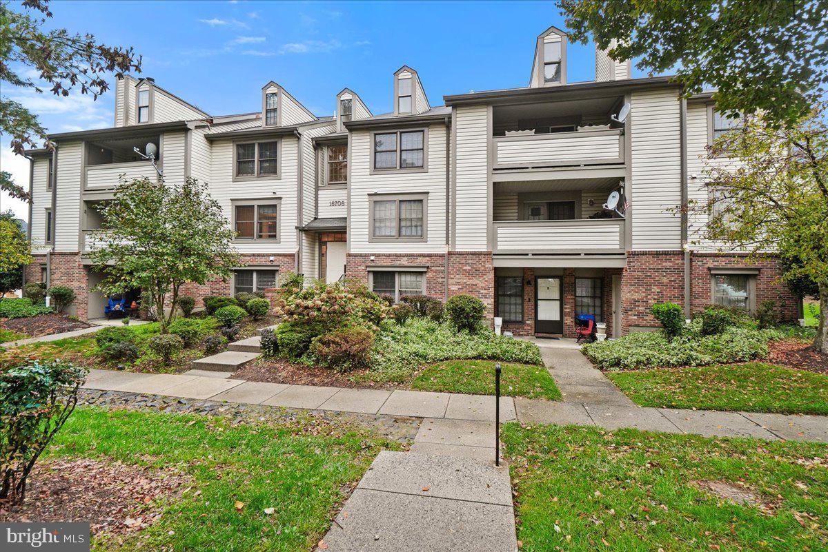 WATERS EDGE AT NORTH LAKE - Residential