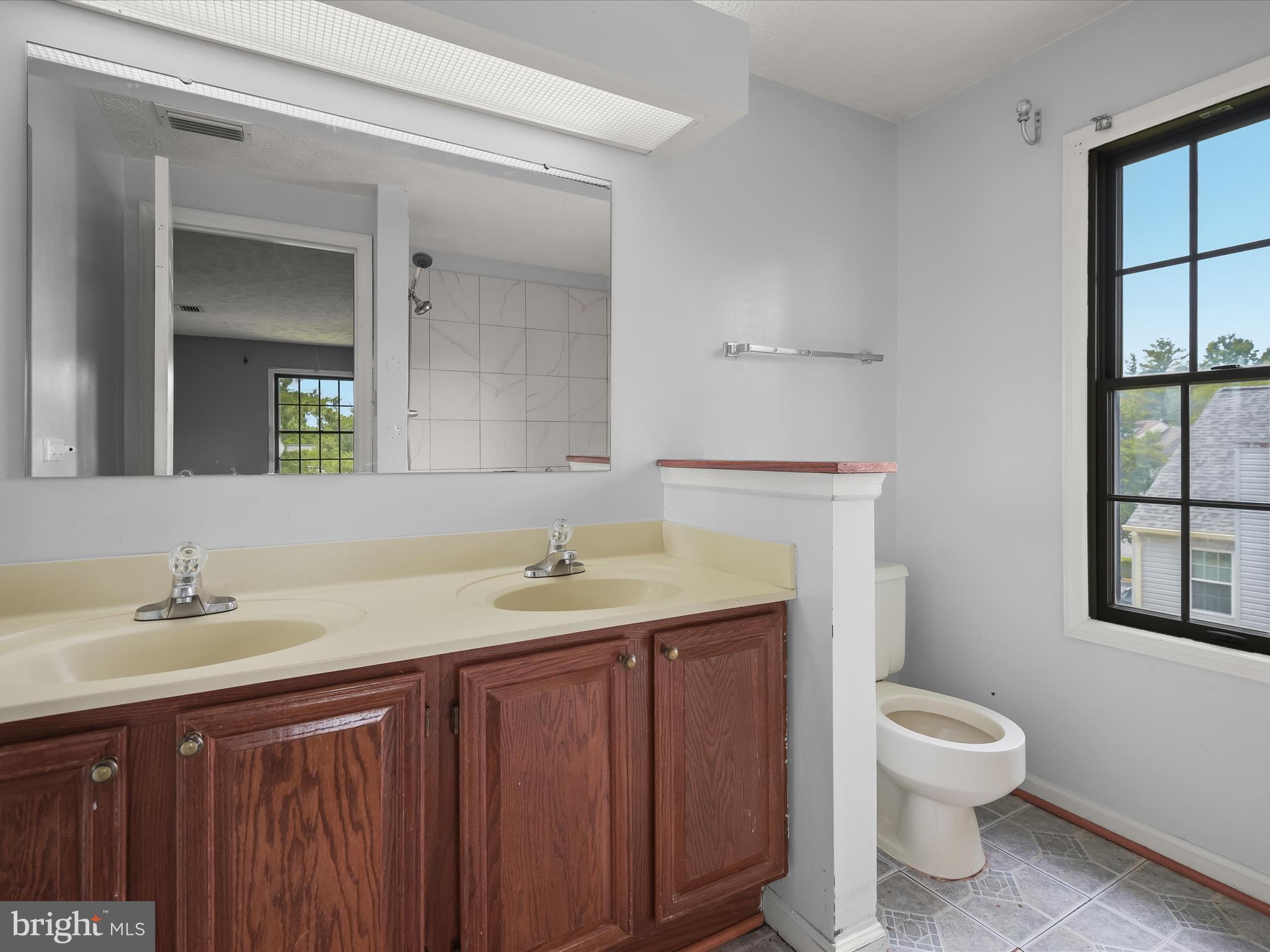 WATERS EDGE AT NORTH LAKE - Residential