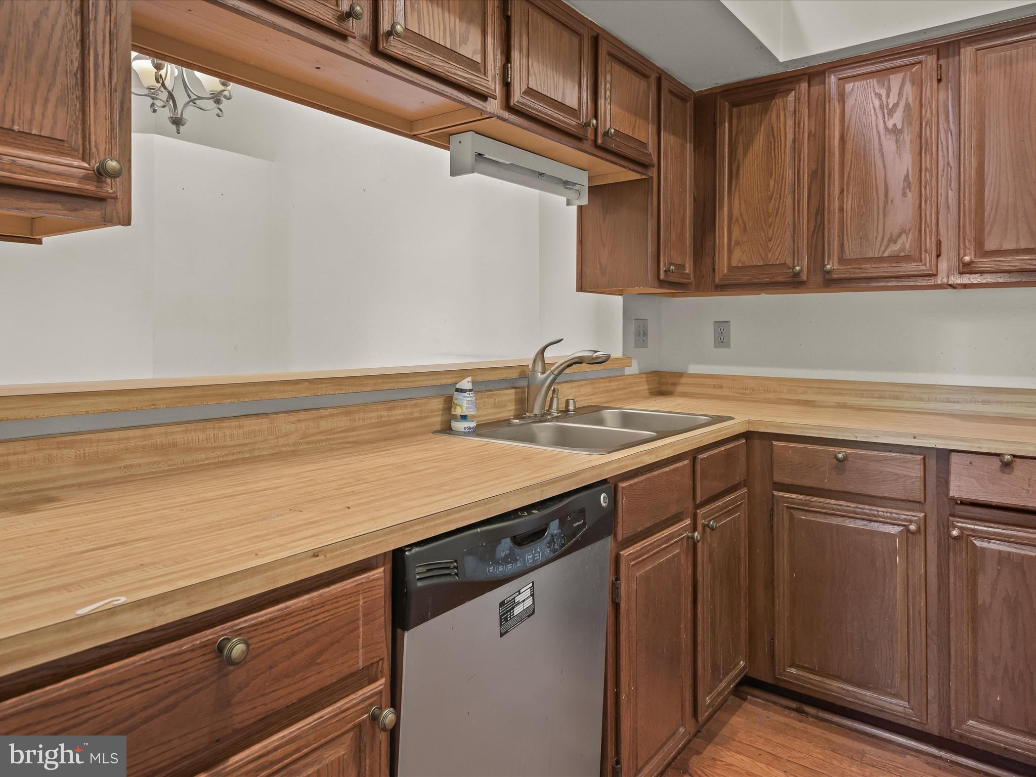 WATERS EDGE AT NORTH LAKE - Residential