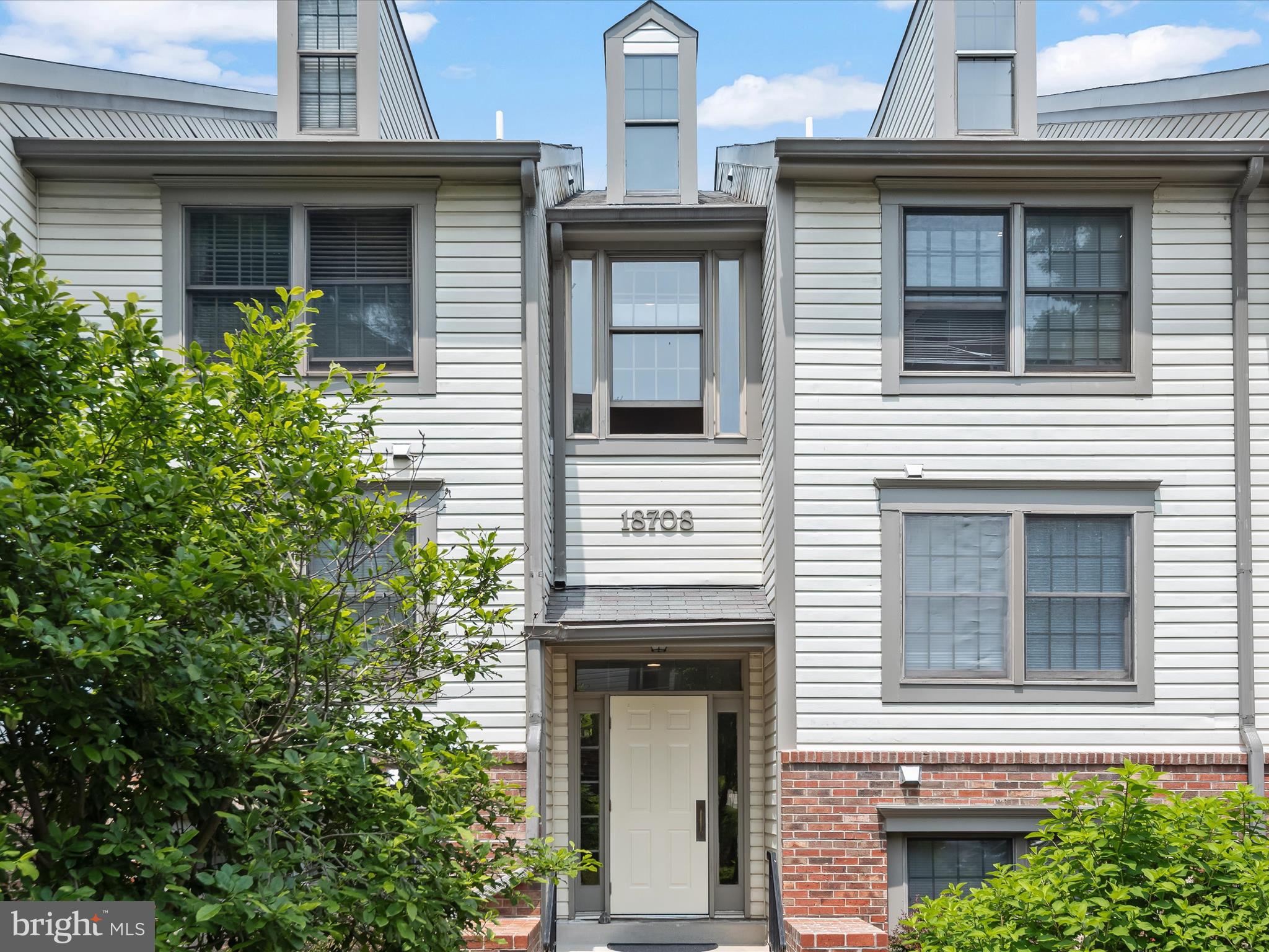 WATERS EDGE AT NORTH LAKE - Residential