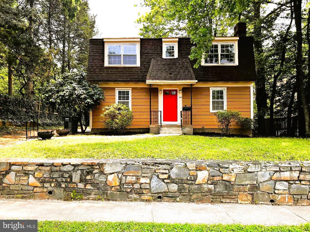 222 E FAIRFAX STREET