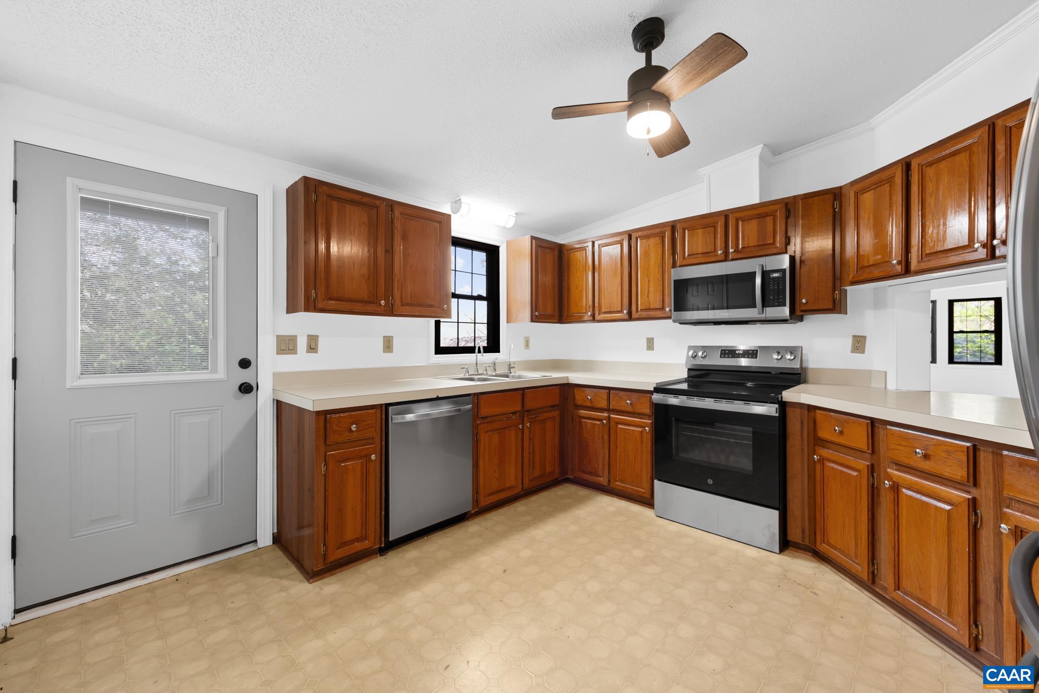 LAKE MONTICELLO - Residential