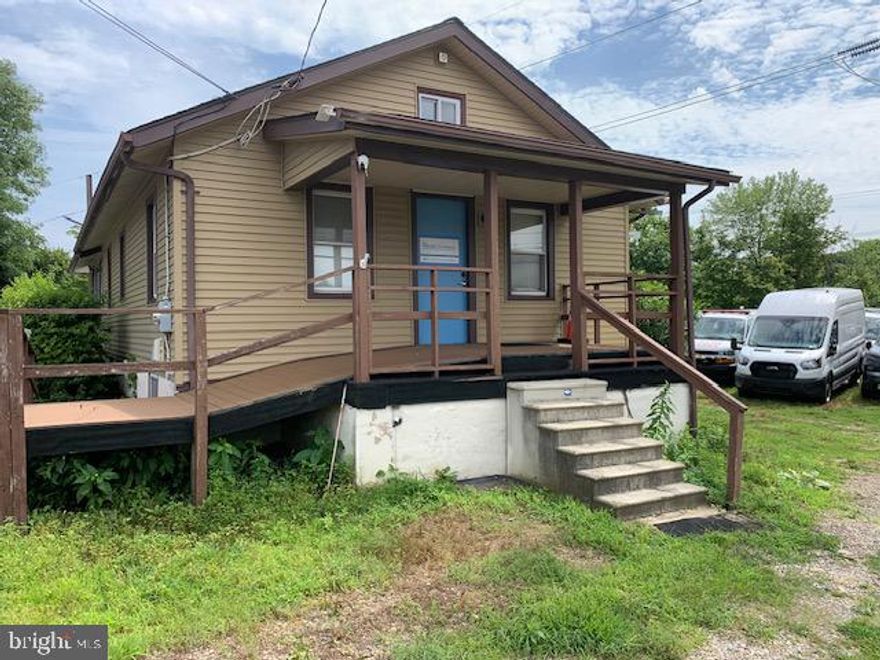 Rare Find in Upper Moreland. 1,248 square foot office building on almost a half acre (.48) lot. Zoned LI - Limited Industrial, this property offers many uses. Present use is auto storage. Auto sales are NOT permitted. Location provides excellent visibility and access to major roadways, including the Pennsylvania Turnpike.