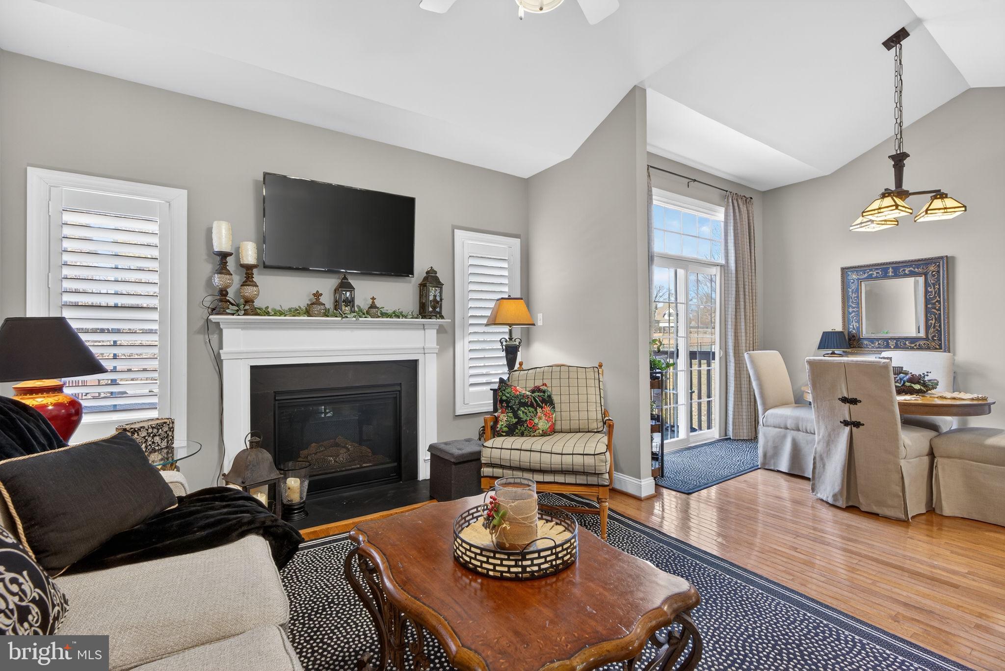 MONTGOMERY WALK - Residential