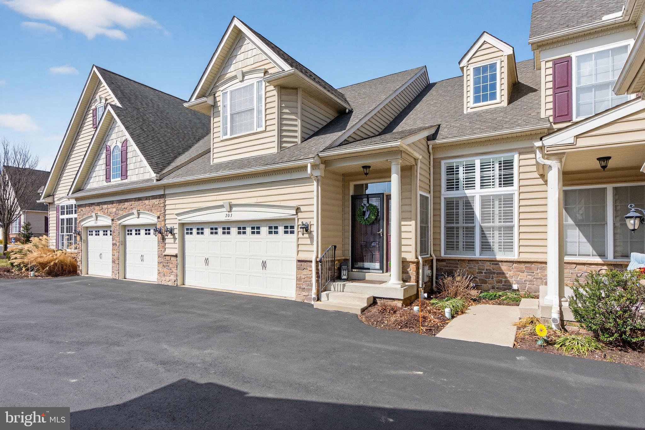 MONTGOMERY WALK - Residential