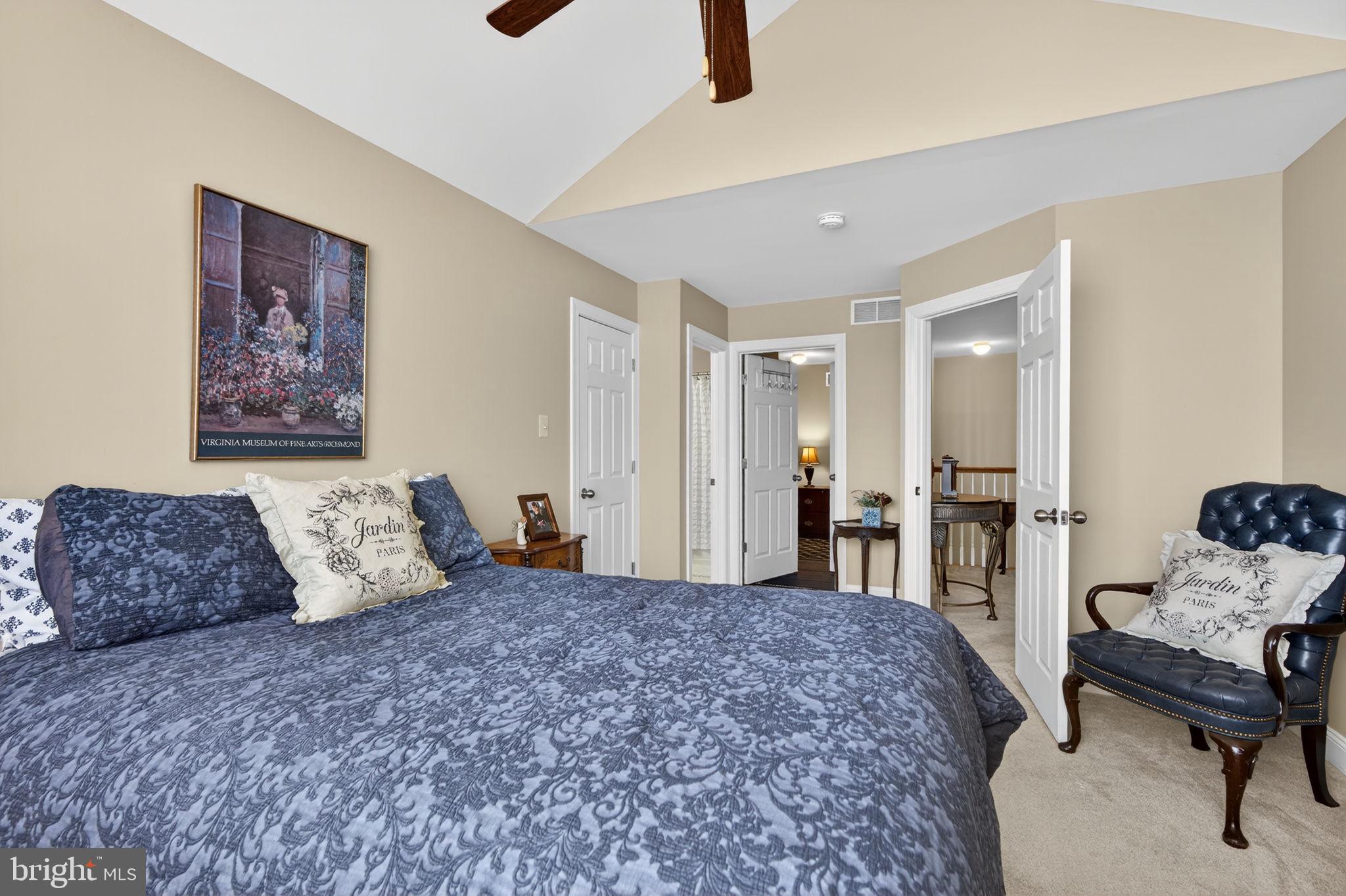 MONTGOMERY WALK - Residential