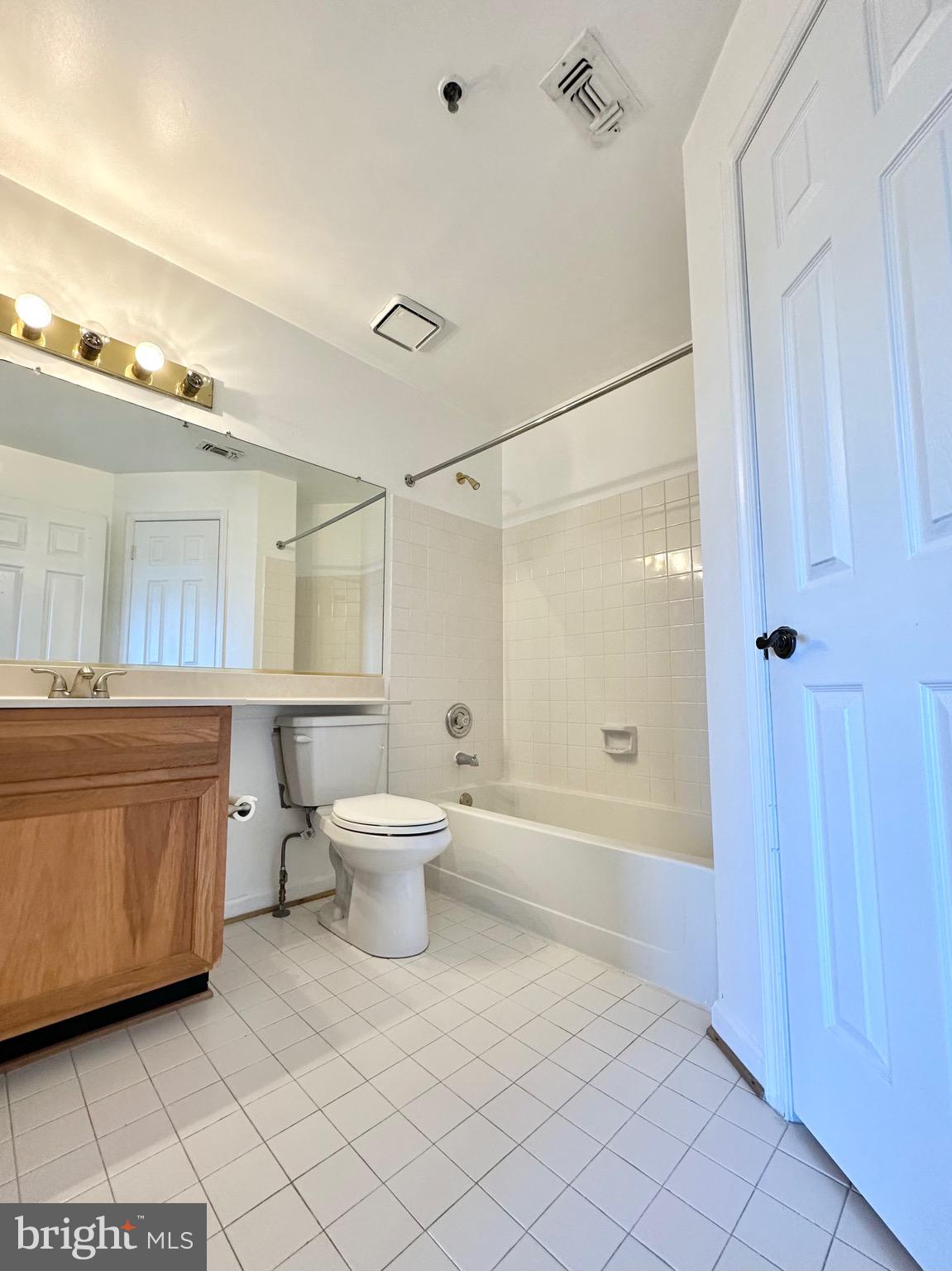 QUAKER HILL - Residential Lease
