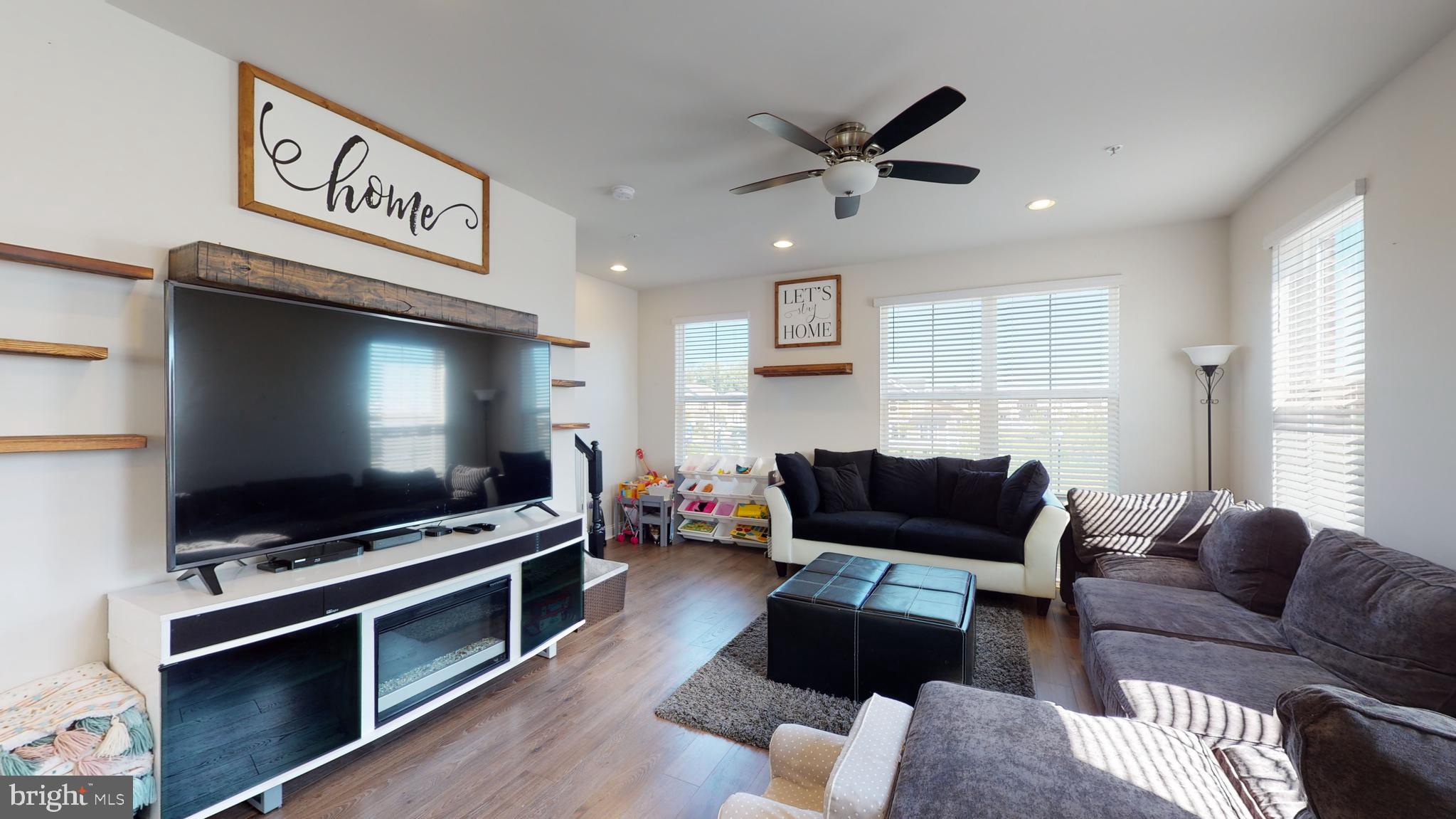 GLENEAGLES TOWNHOMES - Residential