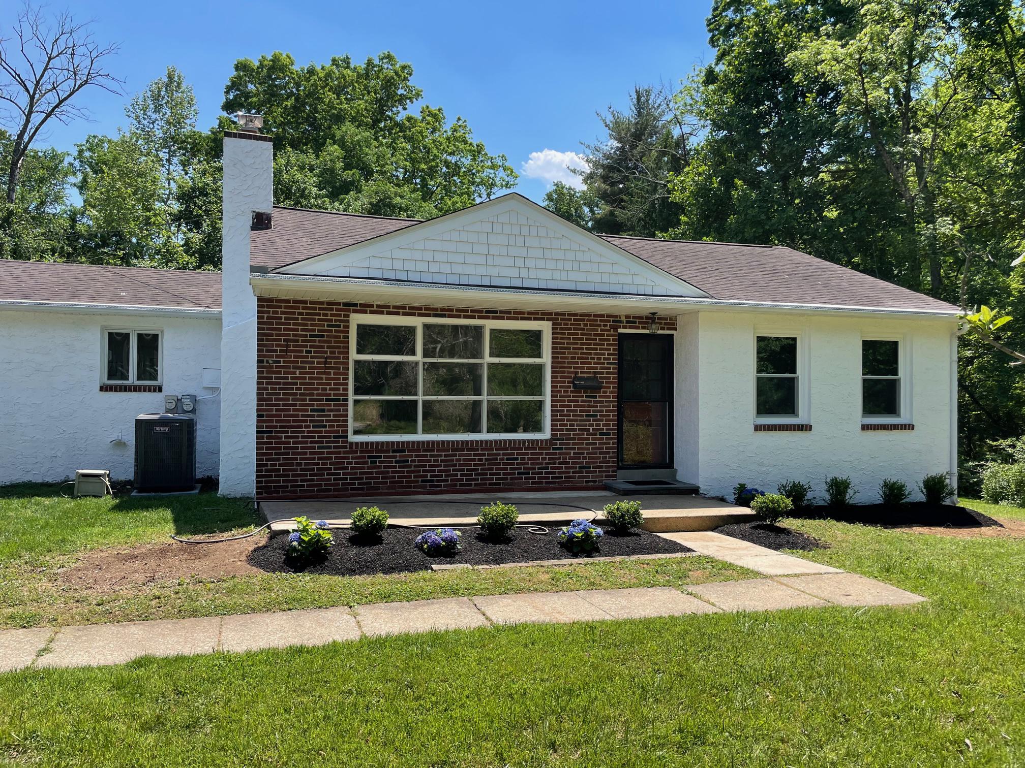 10 YORKTOWN AVENUE