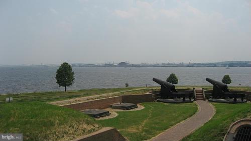 LOCUST POINT - Residential