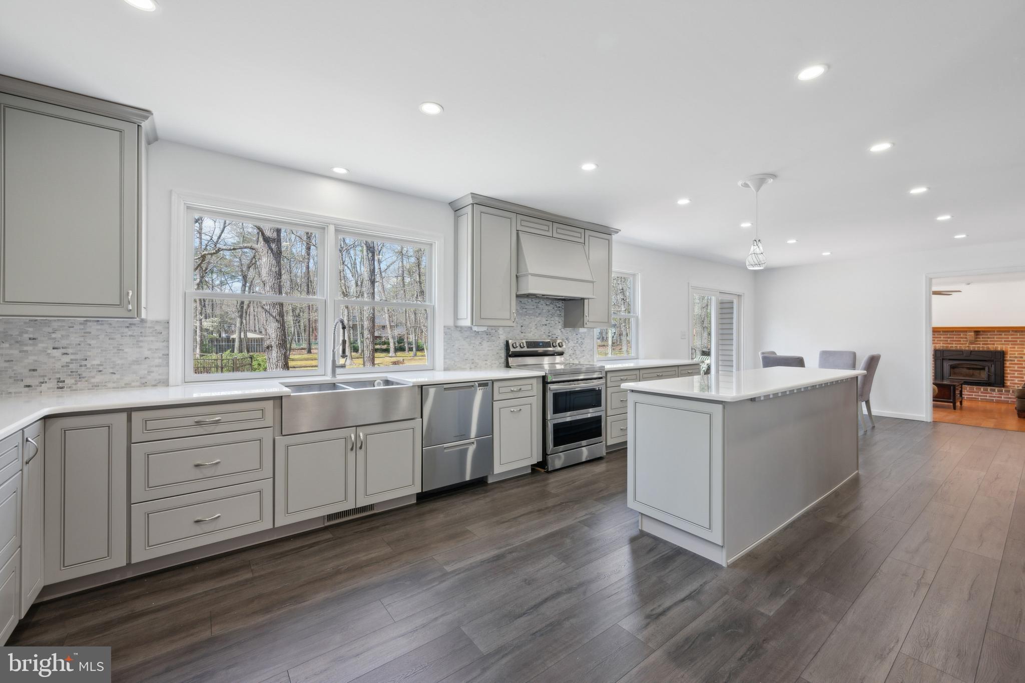 6 SHERRING WAY