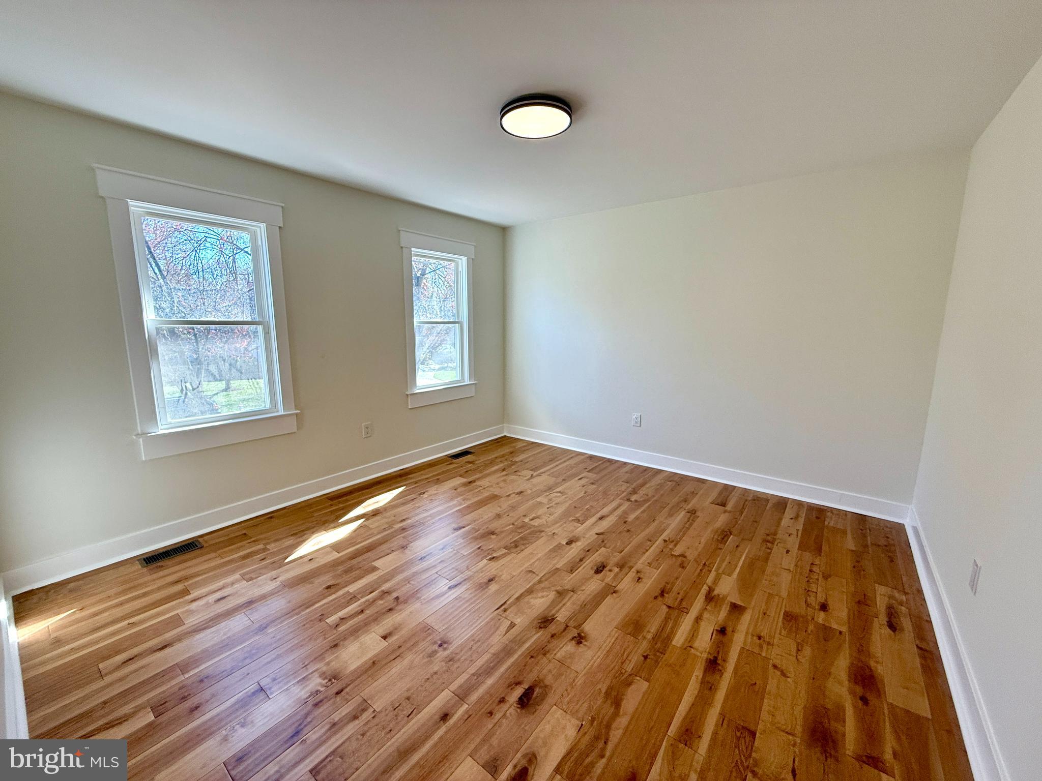 MONTGOMERY SQUARE - Residential