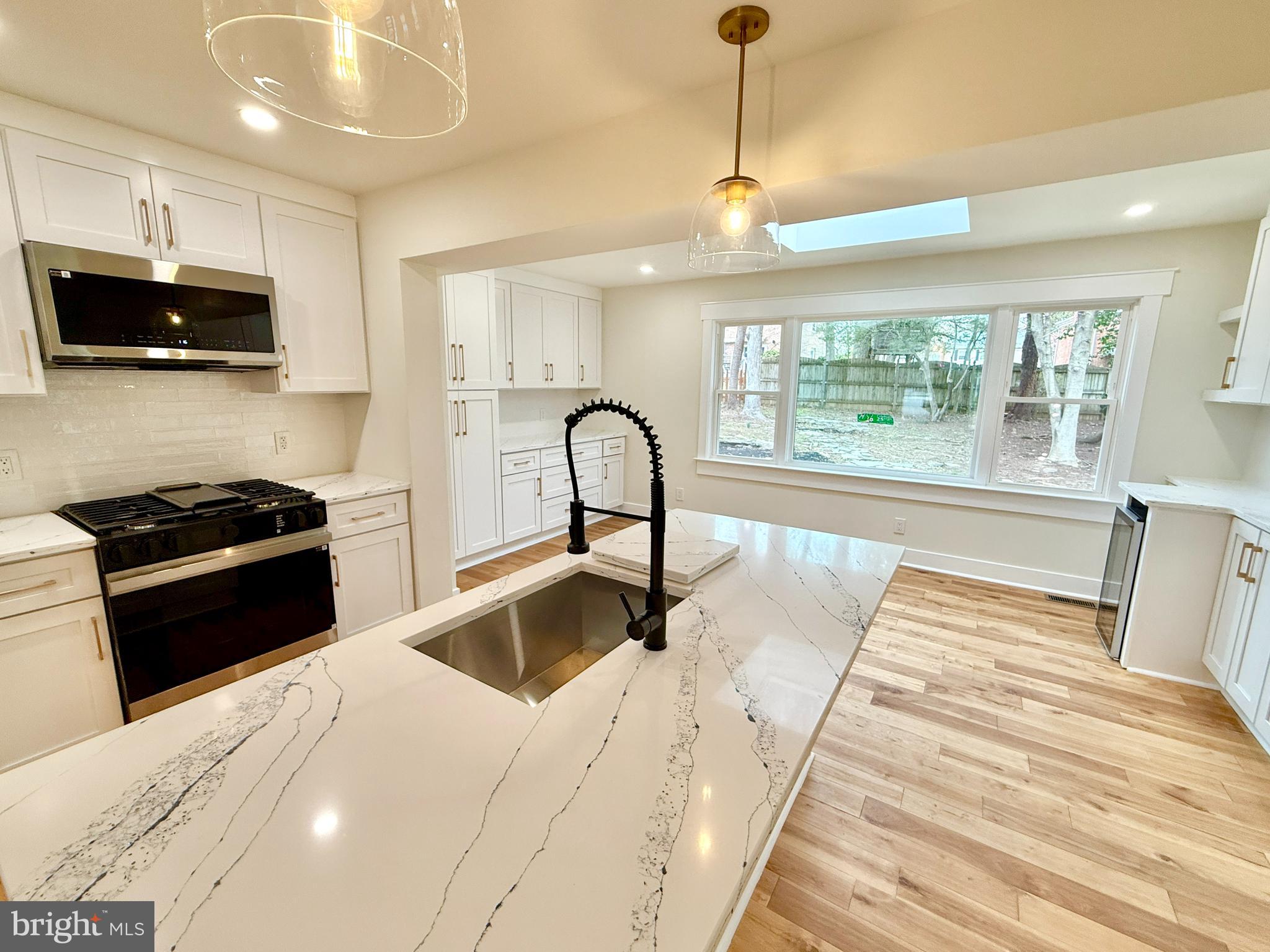 MONTGOMERY SQUARE - Residential