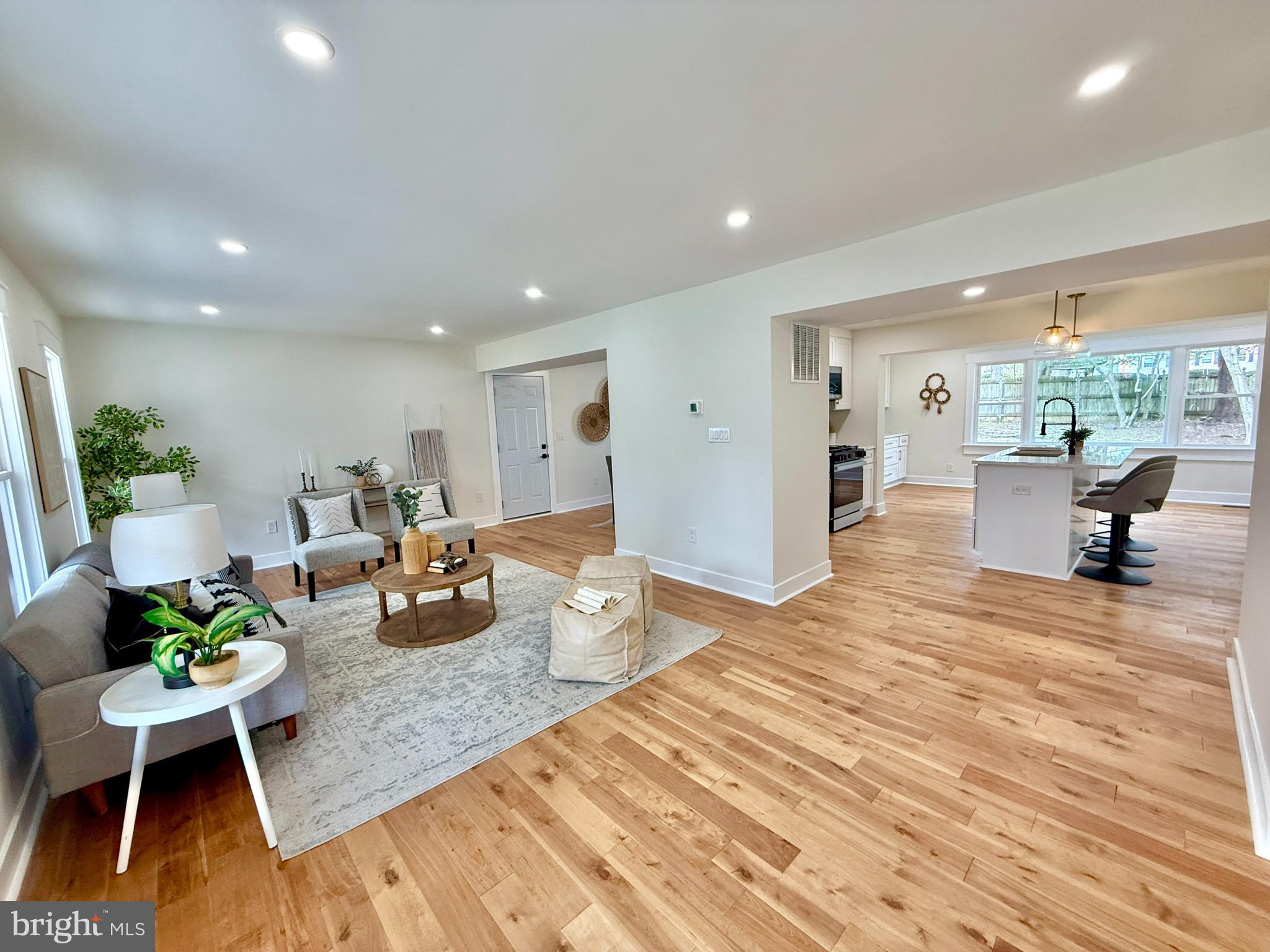 MONTGOMERY SQUARE - Residential