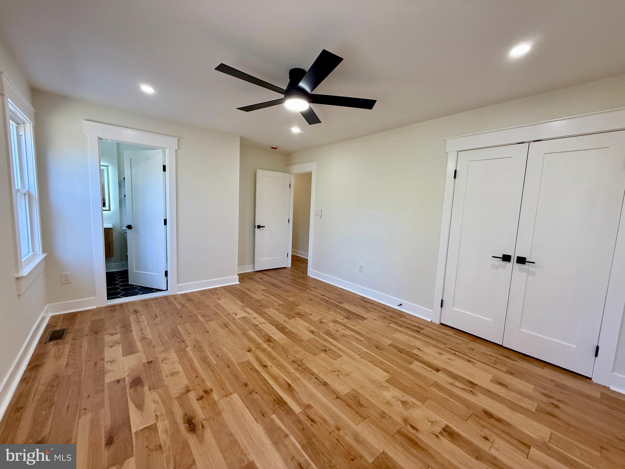 MONTGOMERY SQUARE - Residential