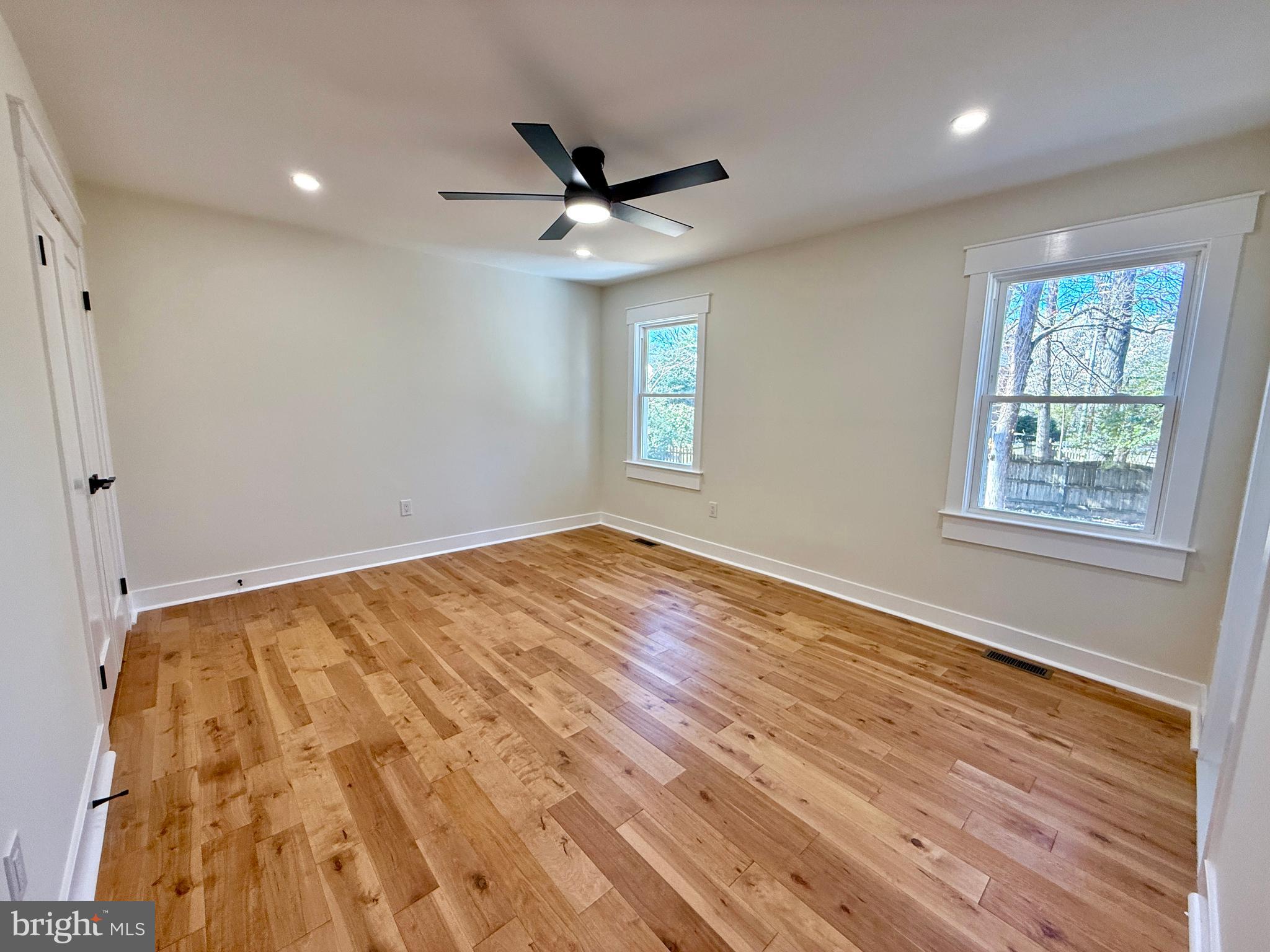 MONTGOMERY SQUARE - Residential