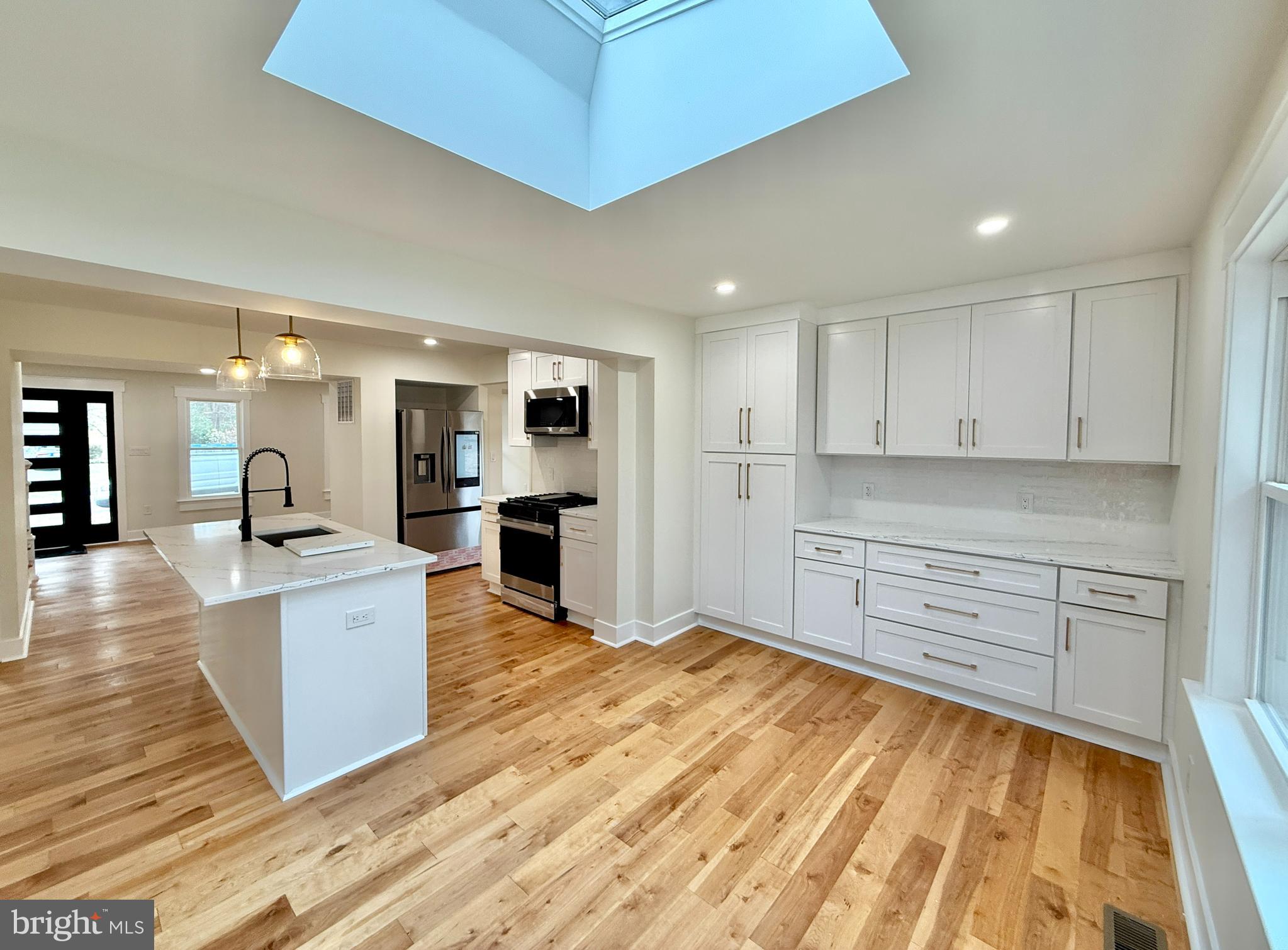 MONTGOMERY SQUARE - Residential