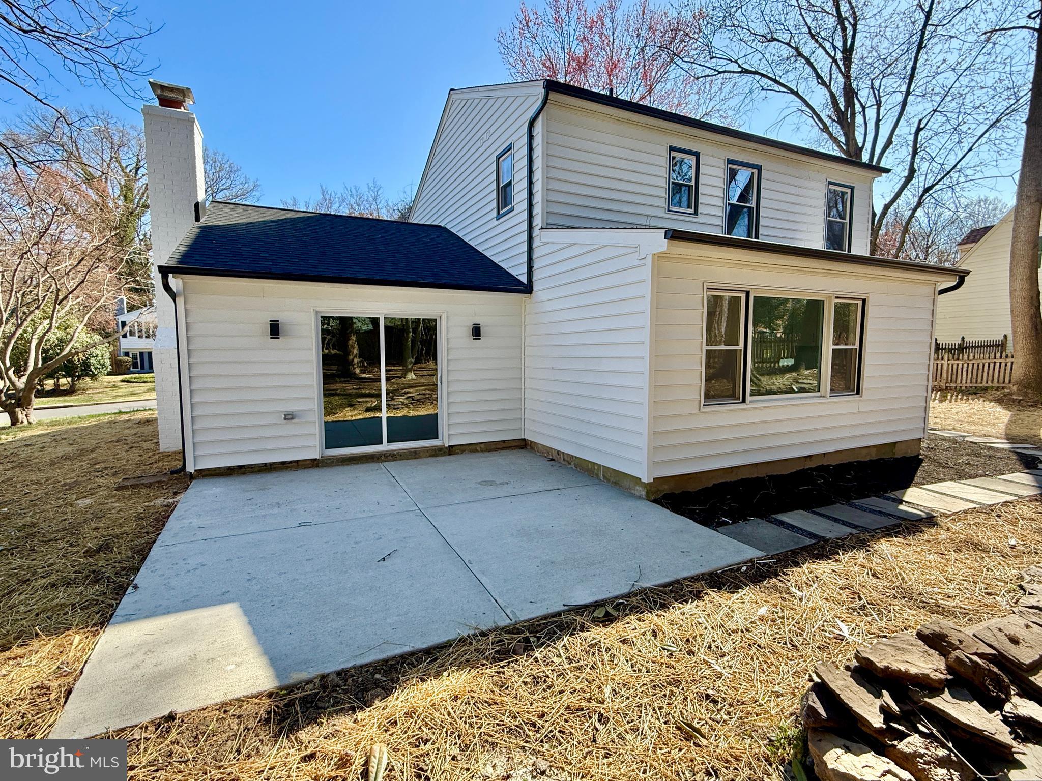 MONTGOMERY SQUARE - Residential