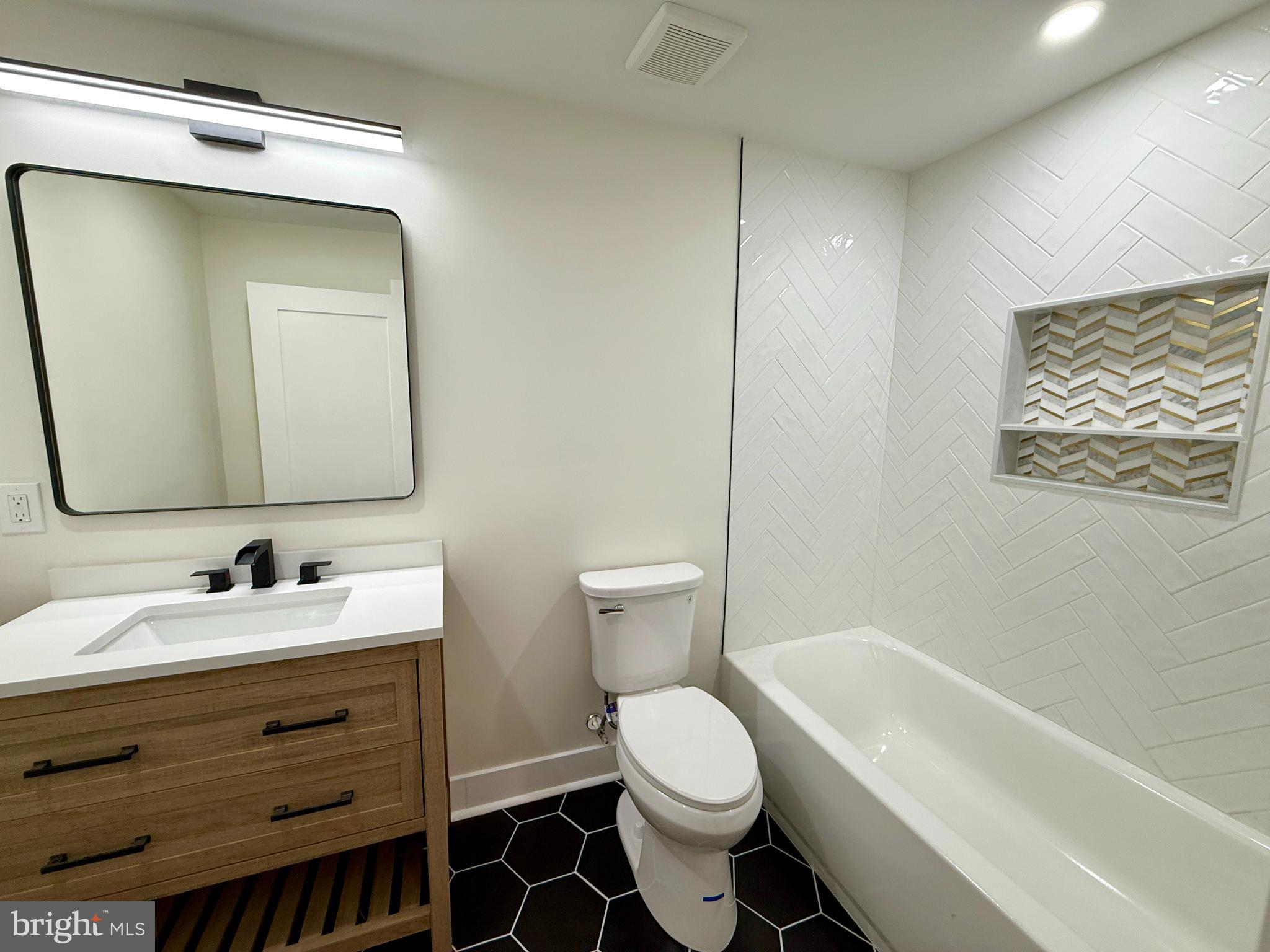 MONTGOMERY SQUARE - Residential