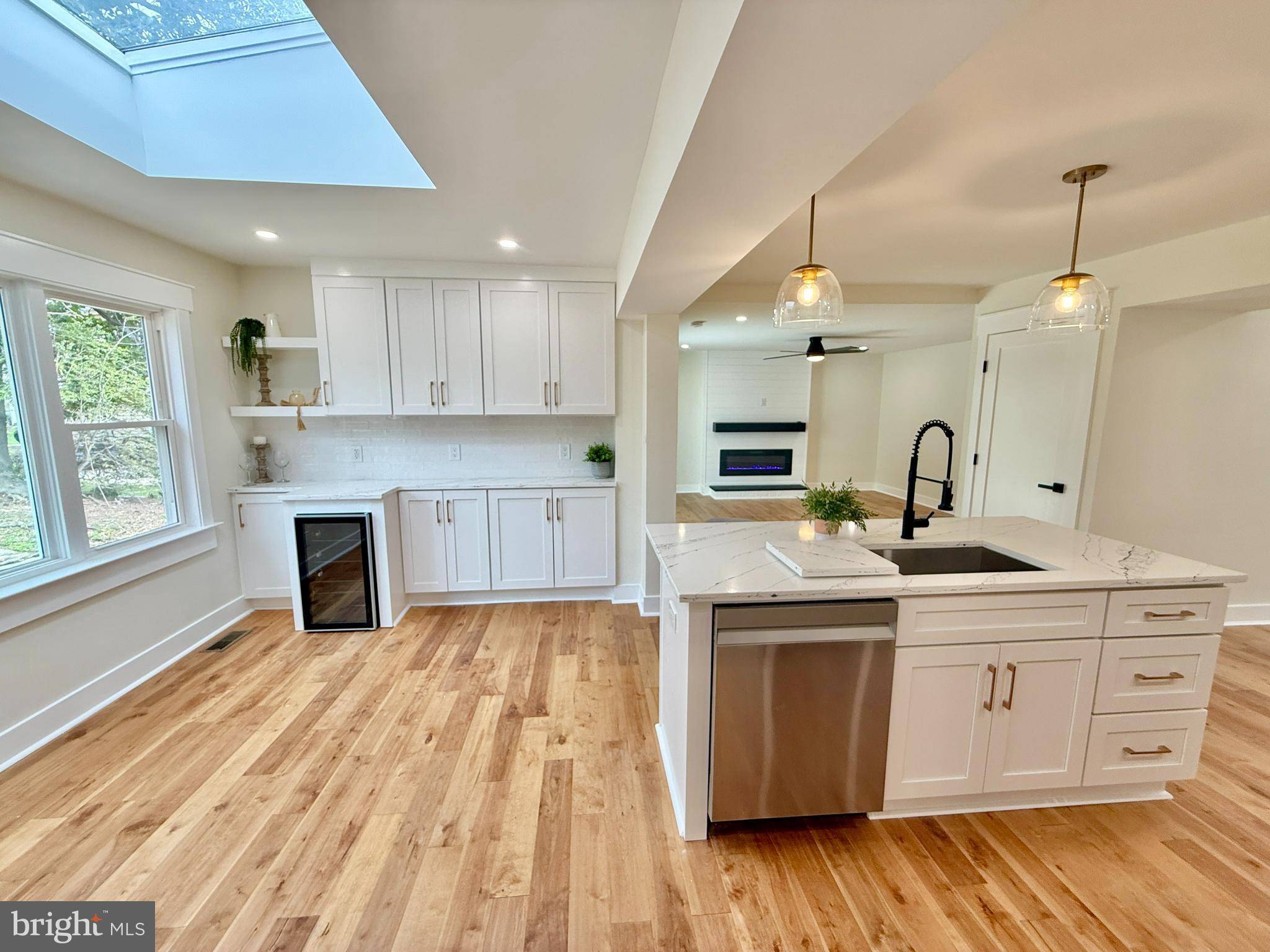 MONTGOMERY SQUARE - Residential