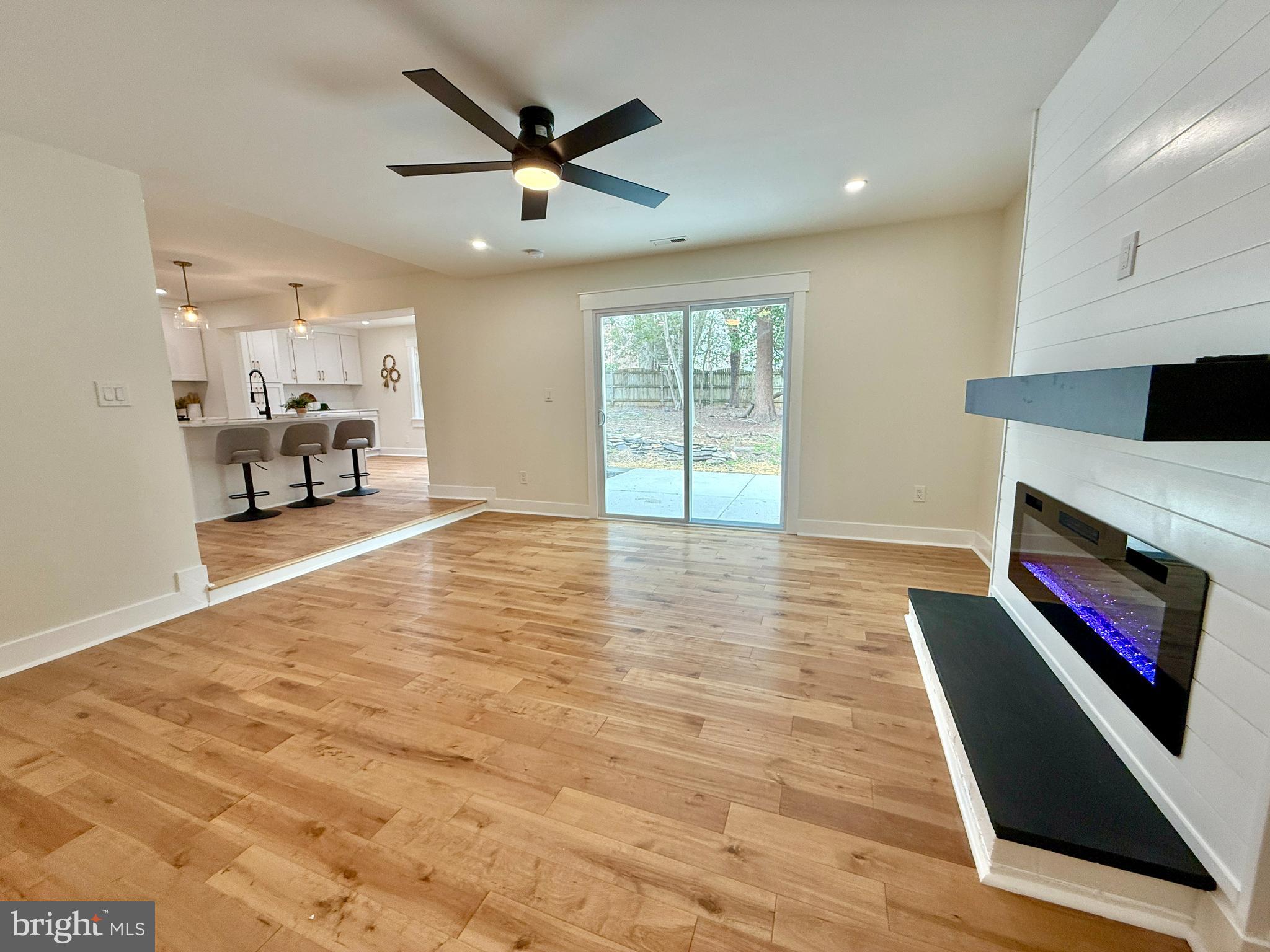 MONTGOMERY SQUARE - Residential