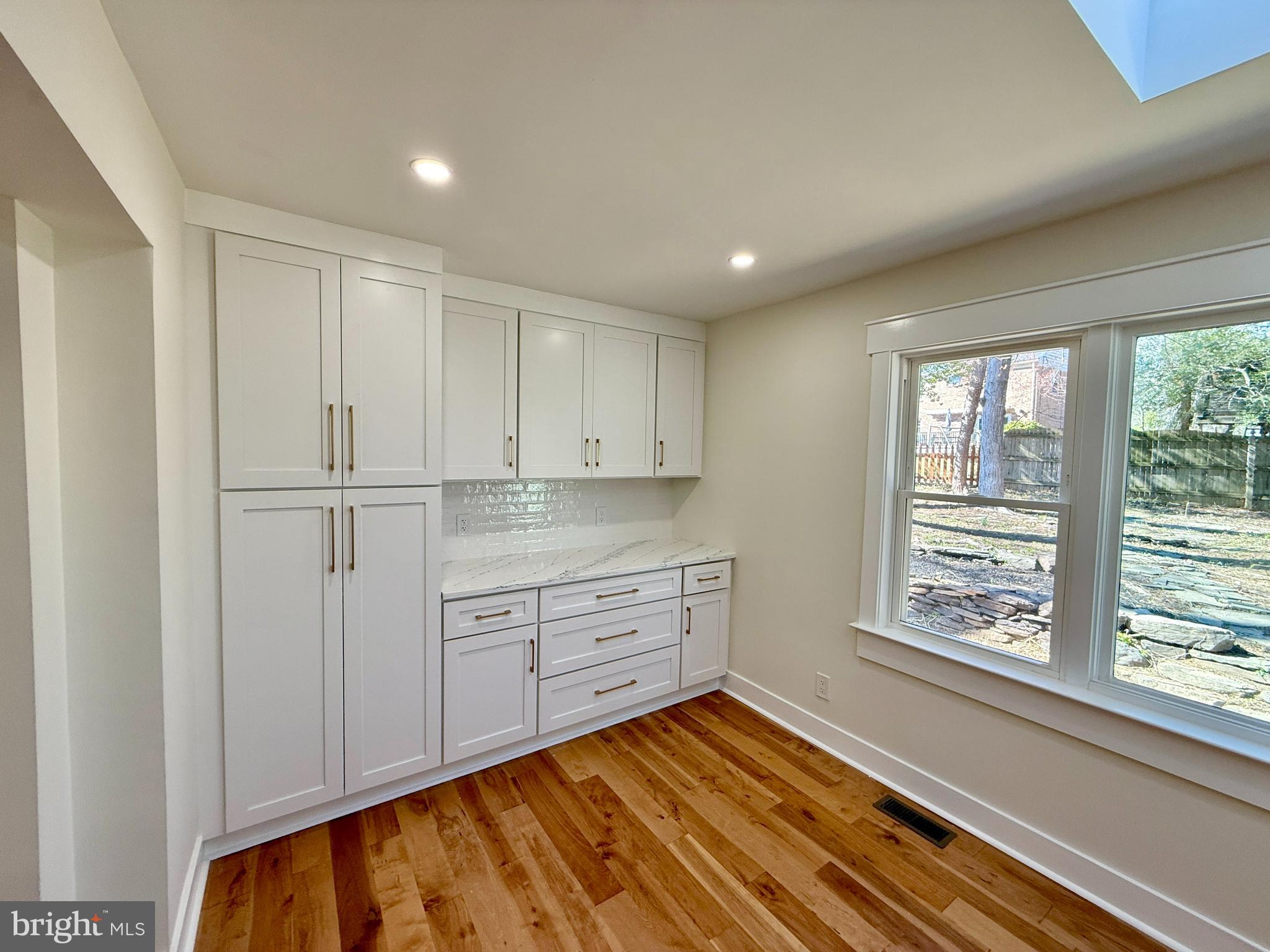 MONTGOMERY SQUARE - Residential