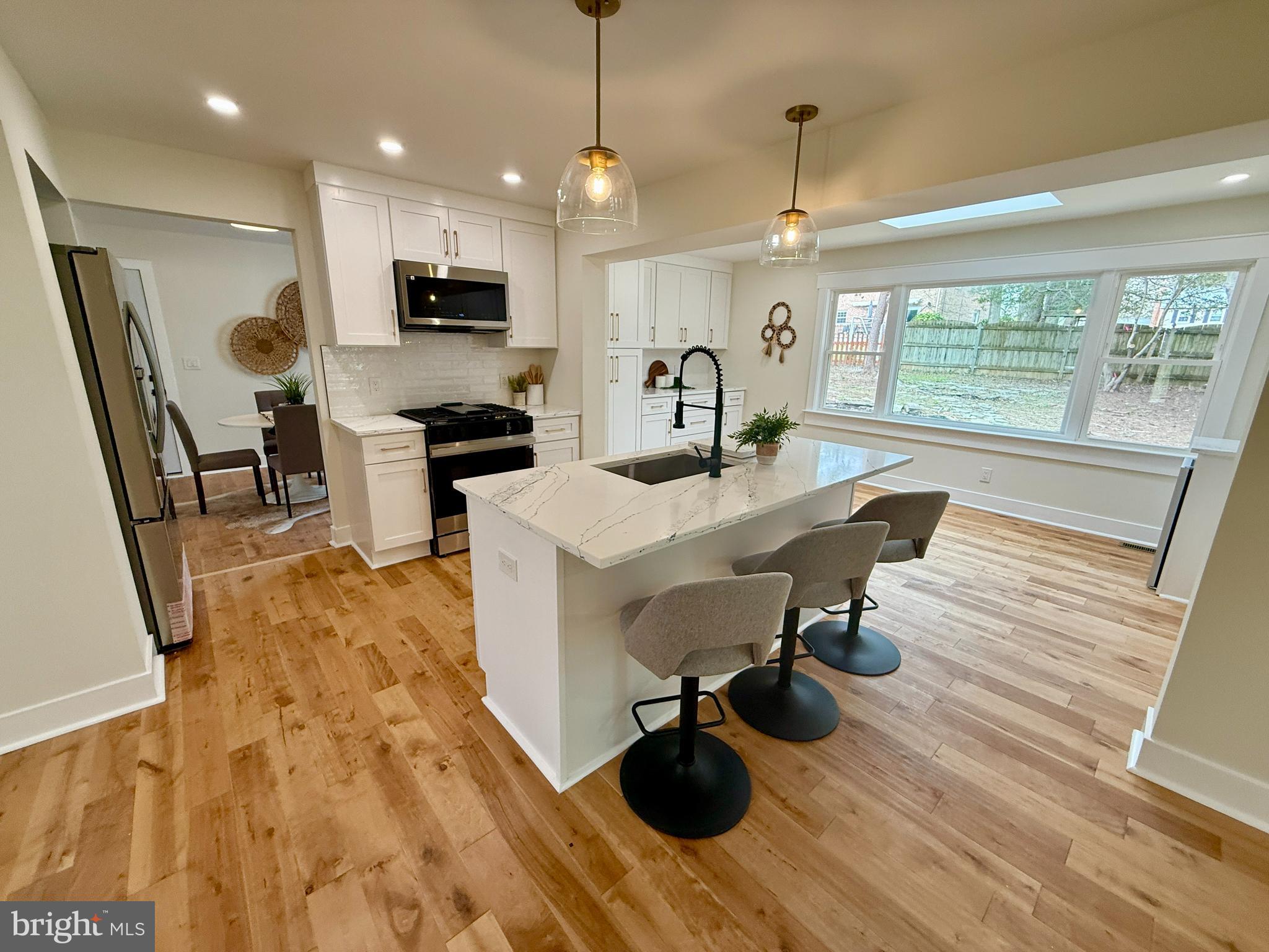 MONTGOMERY SQUARE - Residential