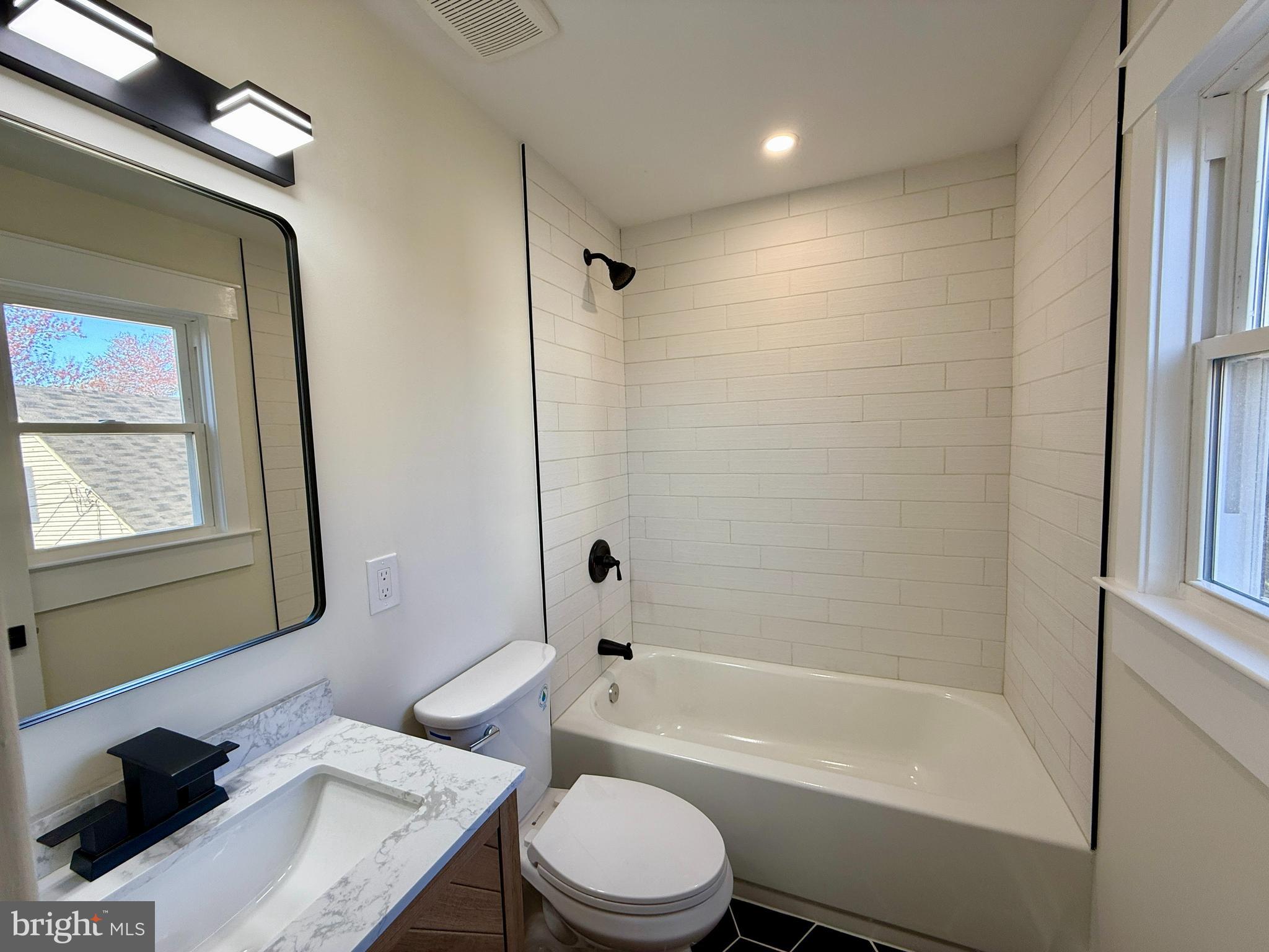 MONTGOMERY SQUARE - Residential