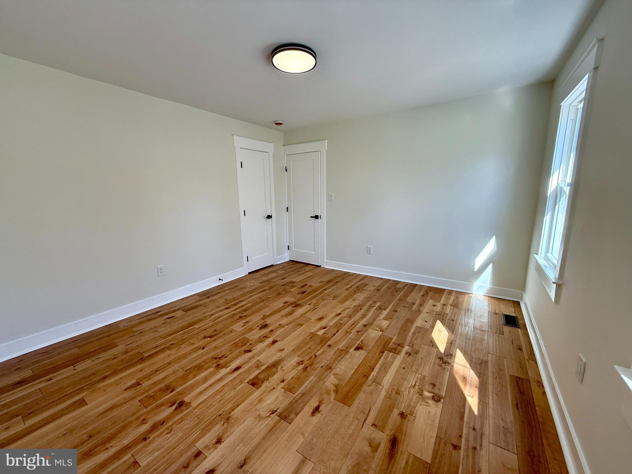 MONTGOMERY SQUARE - Residential