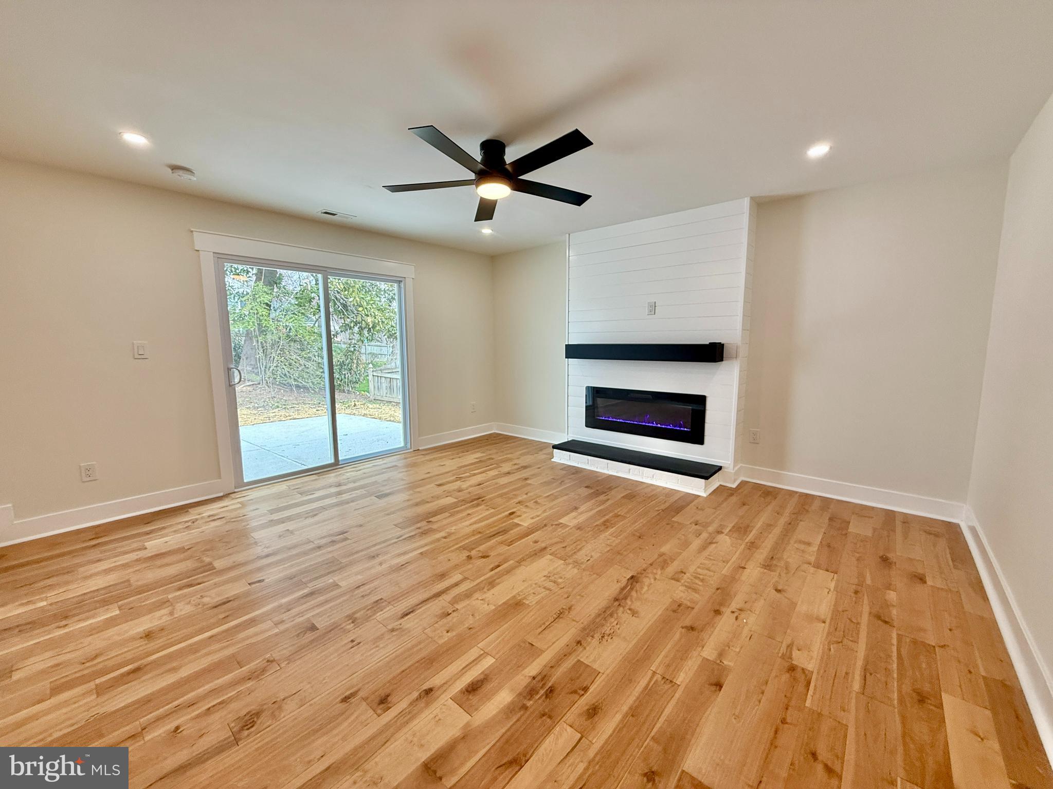 MONTGOMERY SQUARE - Residential