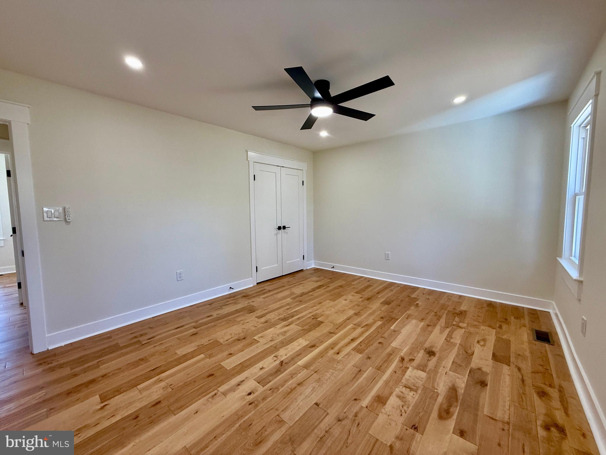 MONTGOMERY SQUARE - Residential