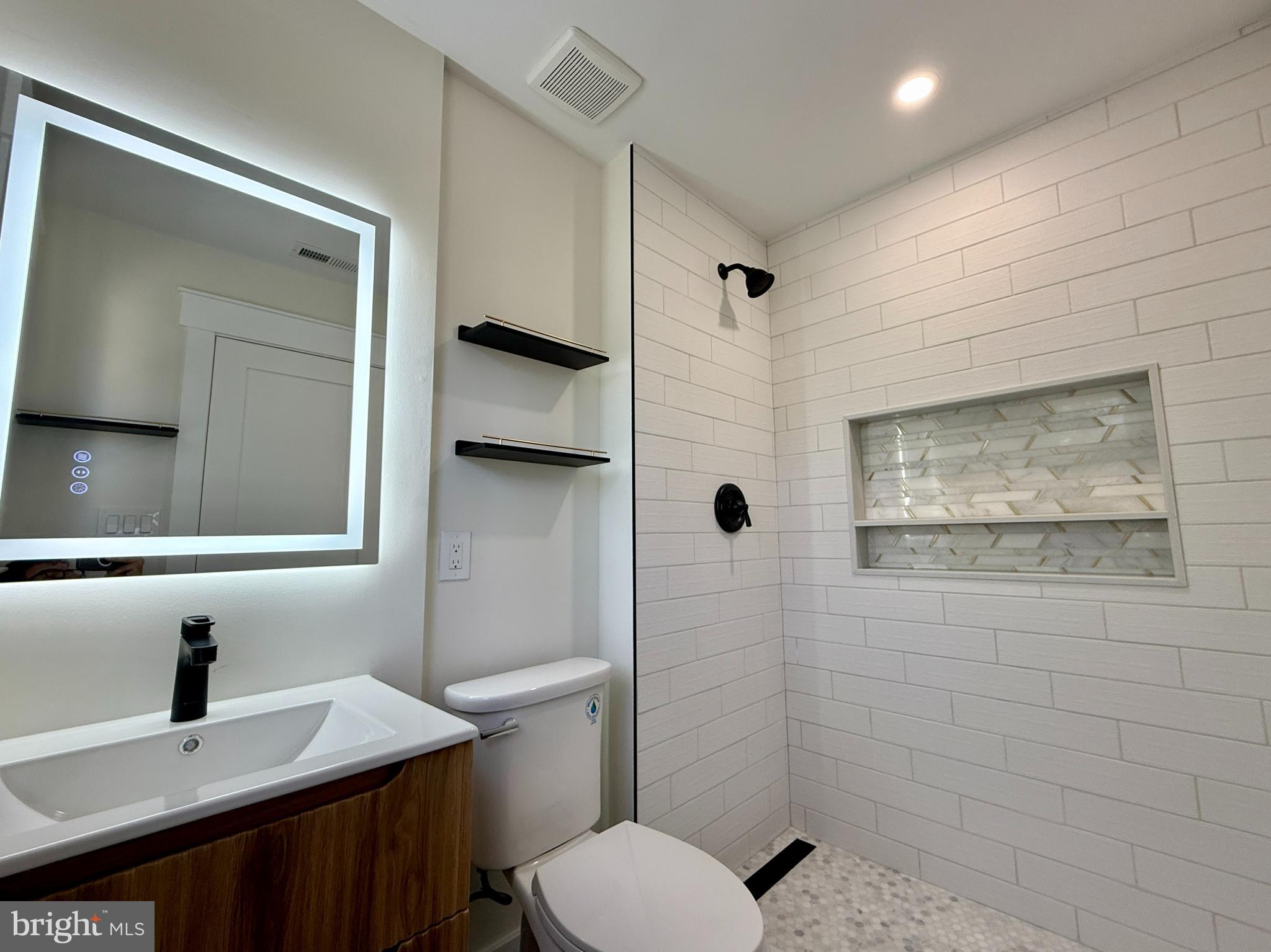 MONTGOMERY SQUARE - Residential