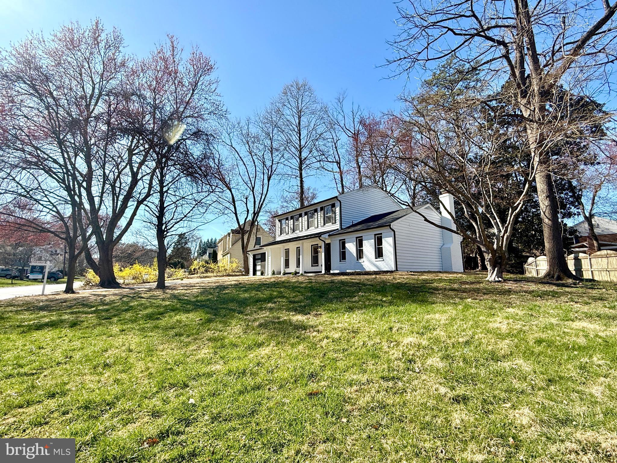 MONTGOMERY SQUARE - Residential