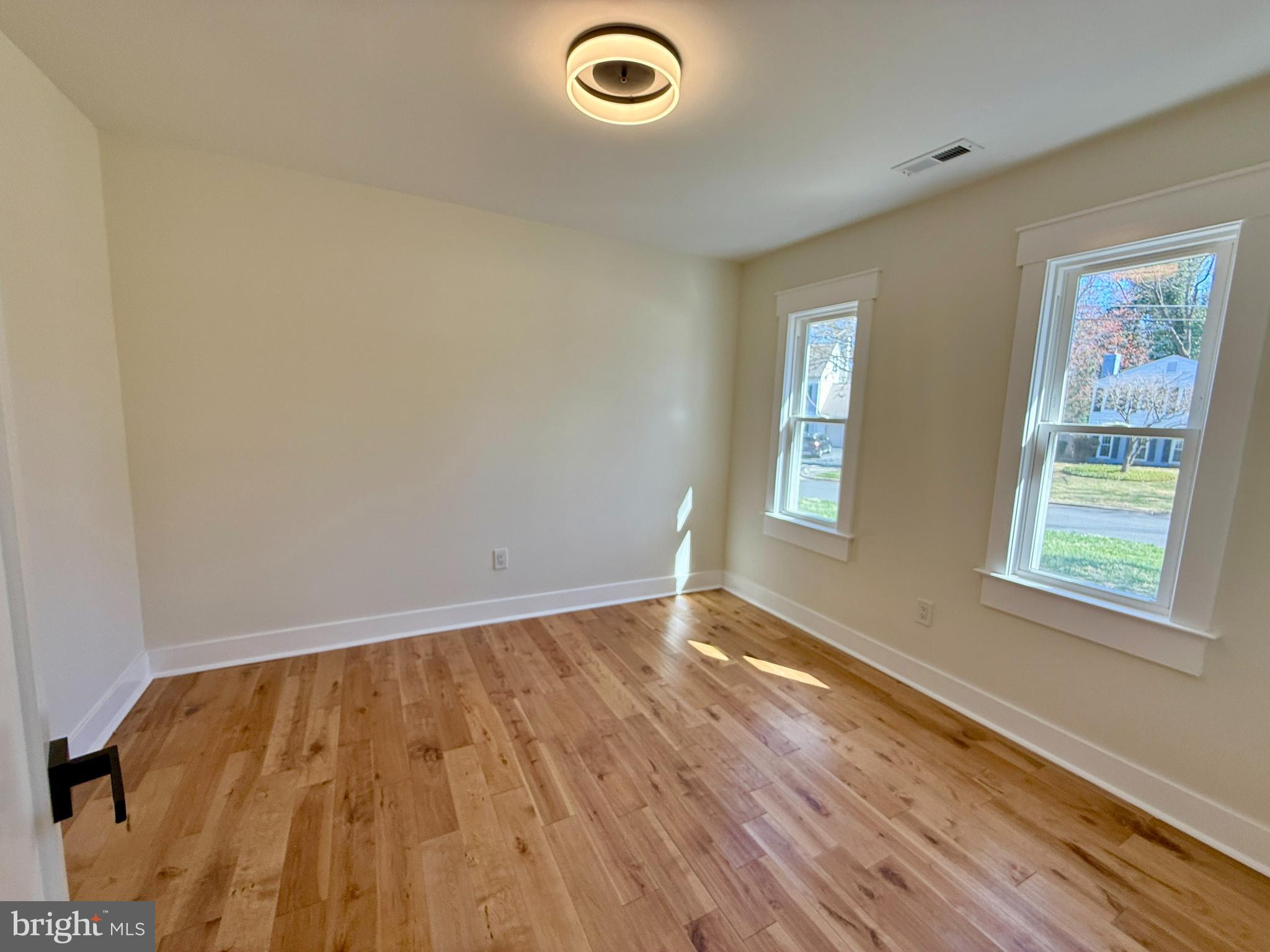 MONTGOMERY SQUARE - Residential