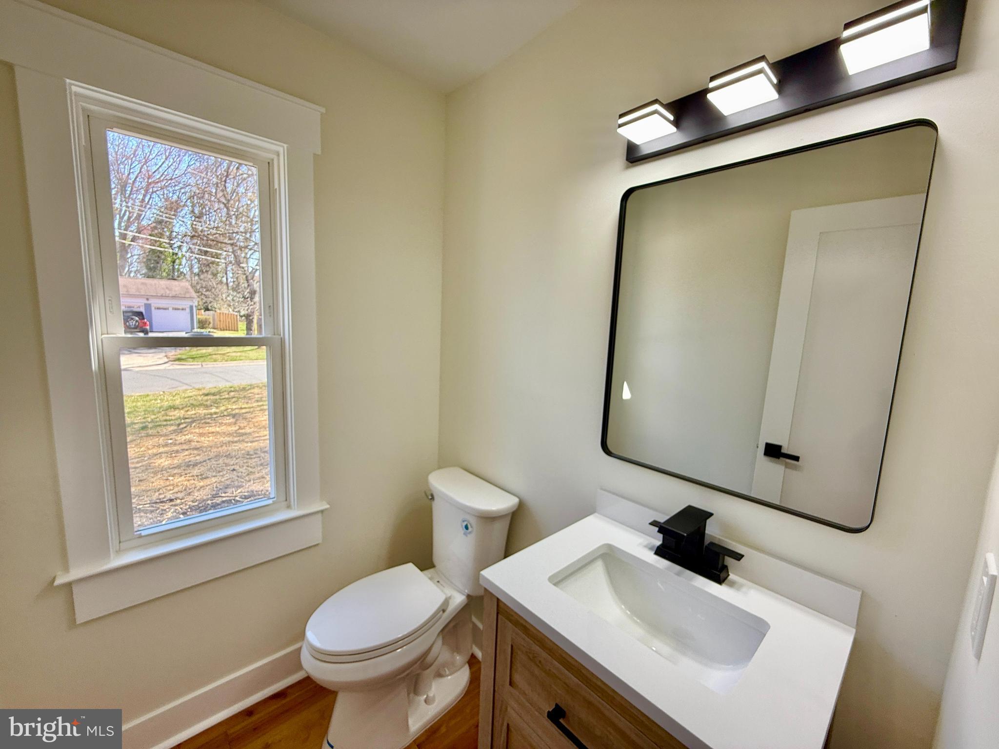 MONTGOMERY SQUARE - Residential