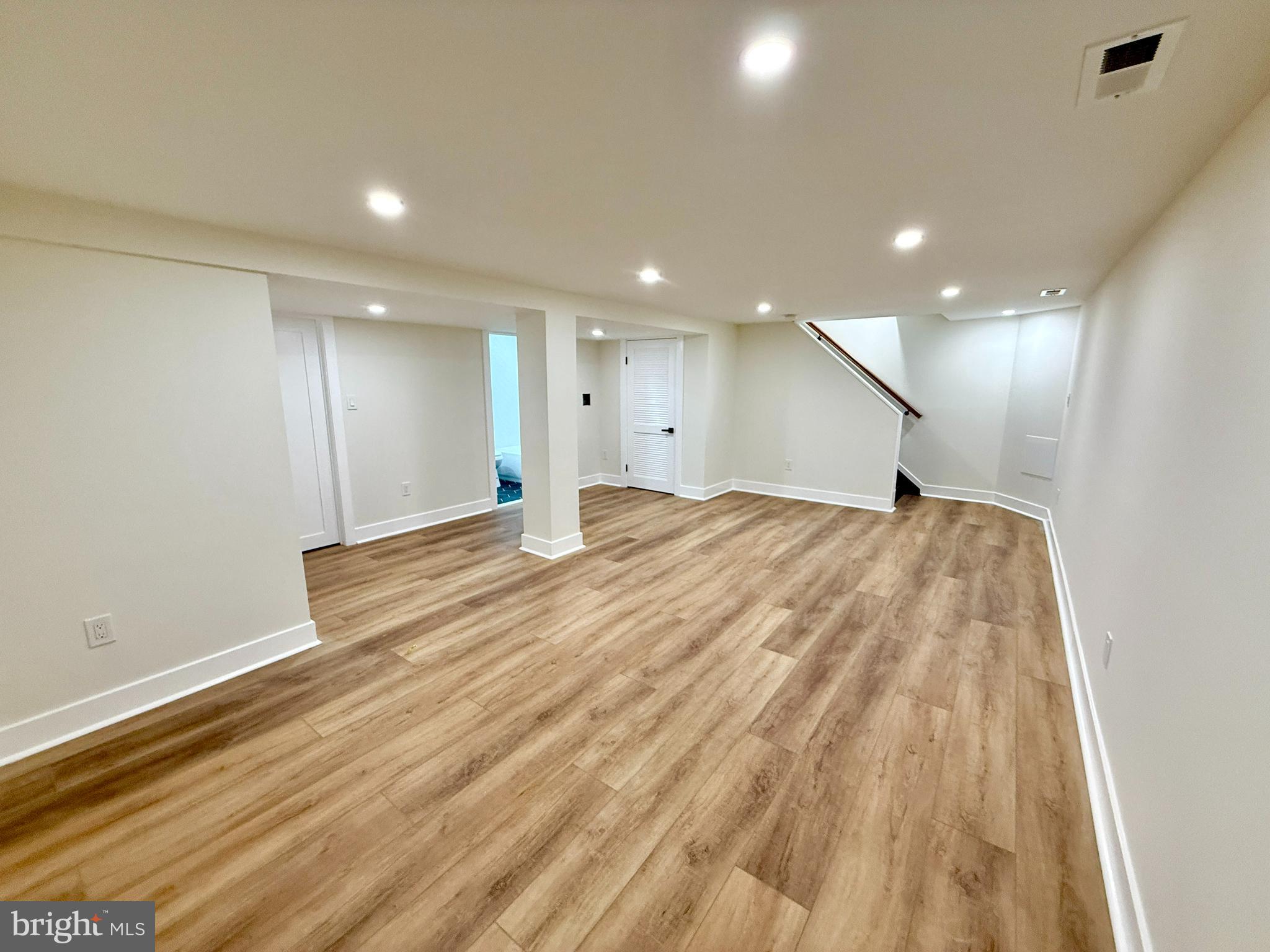 MONTGOMERY SQUARE - Residential