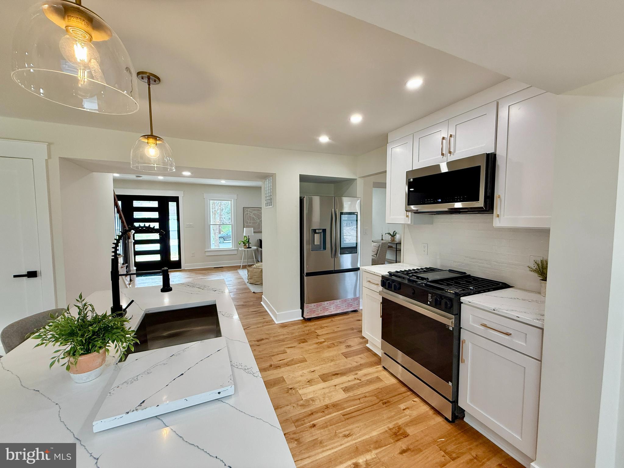 MONTGOMERY SQUARE - Residential