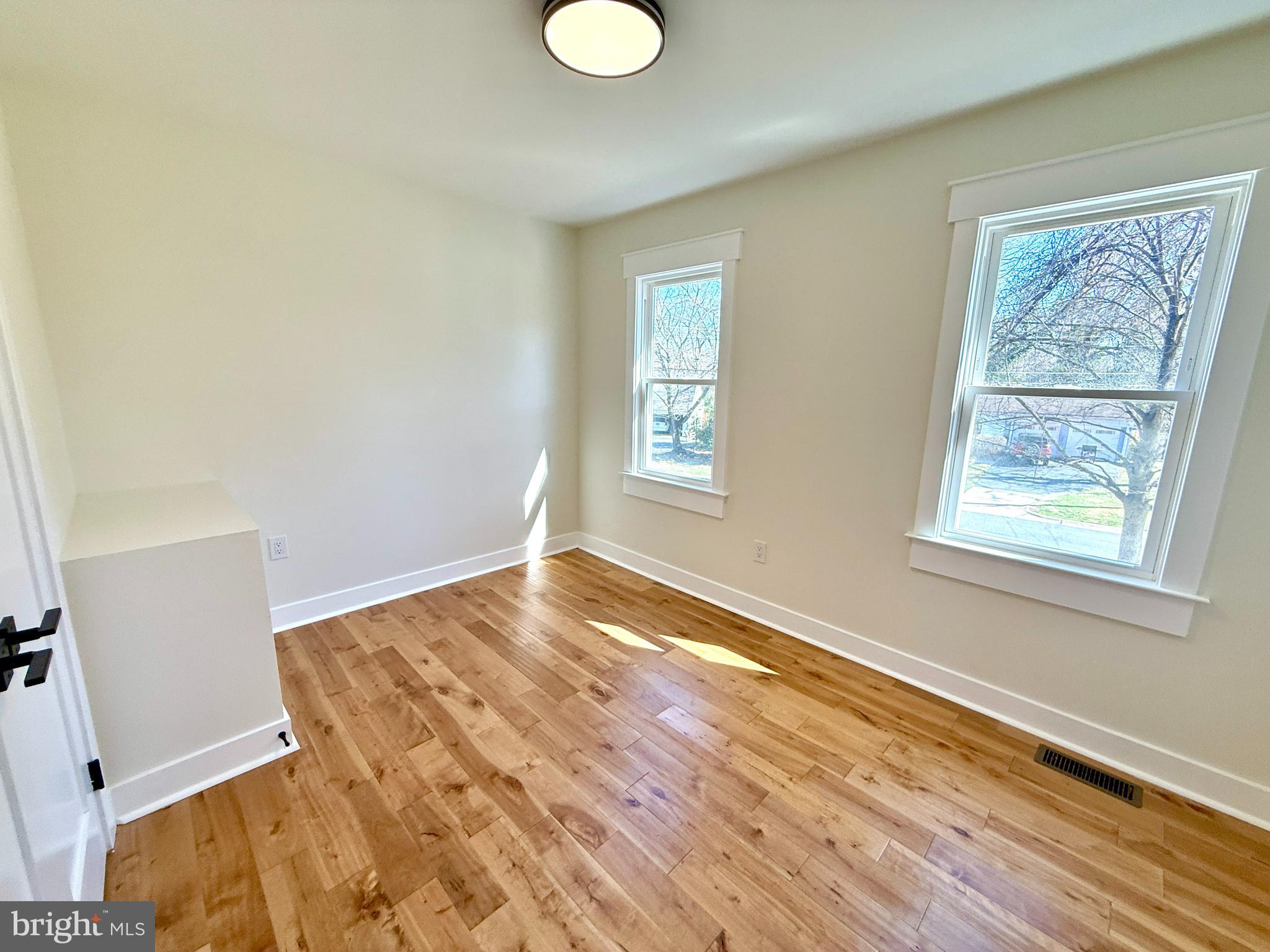 MONTGOMERY SQUARE - Residential