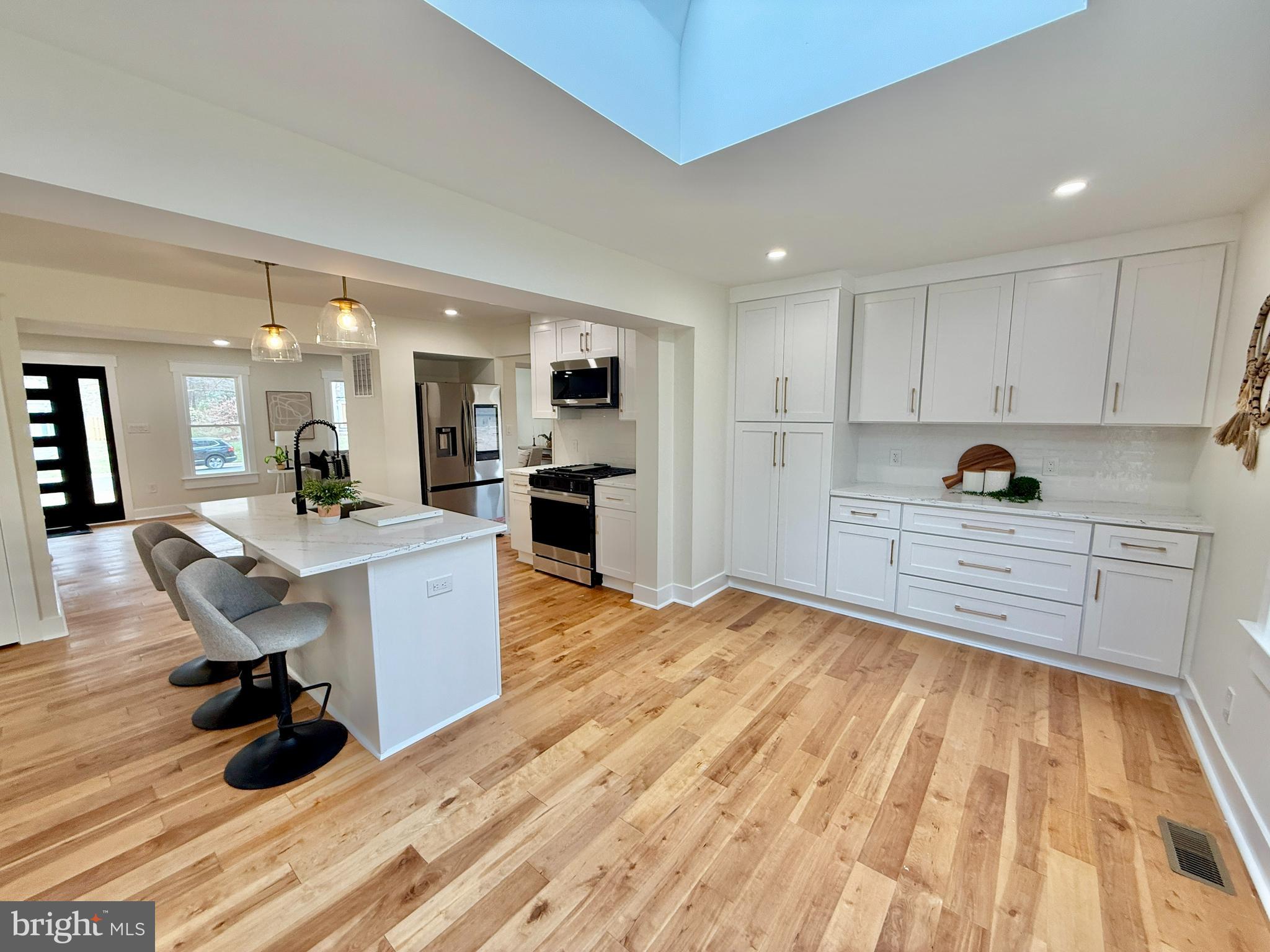 MONTGOMERY SQUARE - Residential