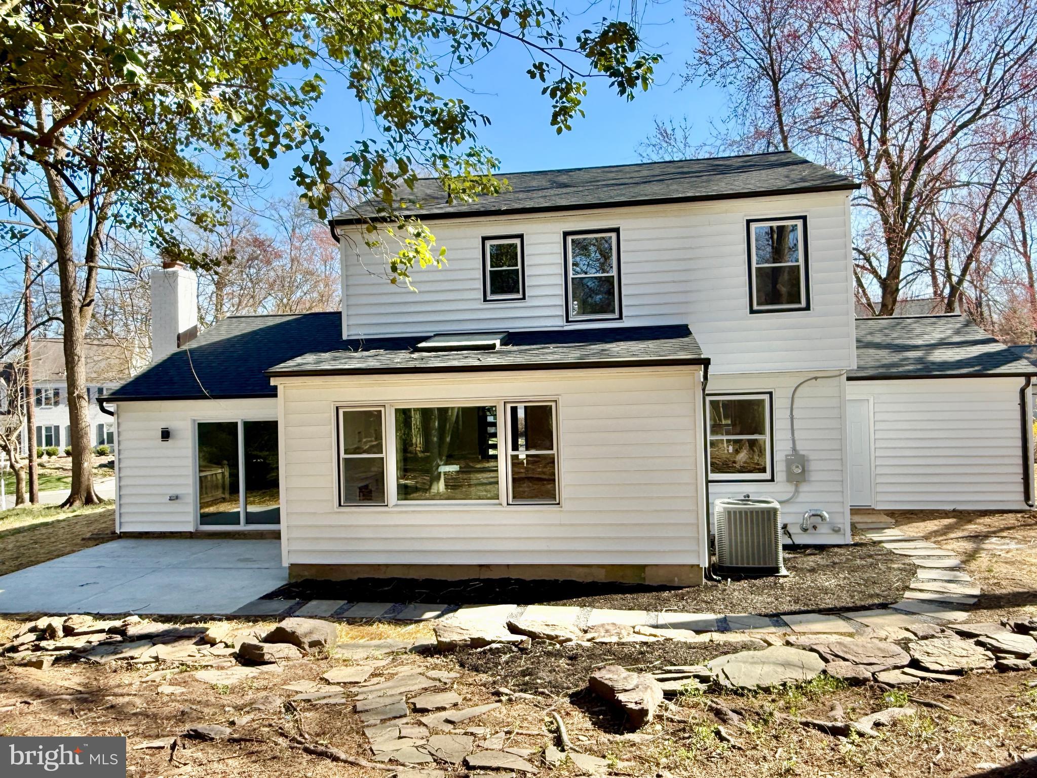 MONTGOMERY SQUARE - Residential