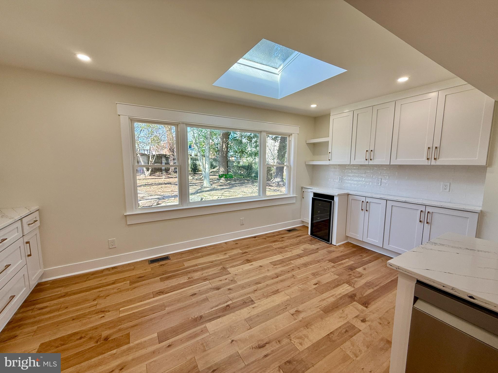 MONTGOMERY SQUARE - Residential