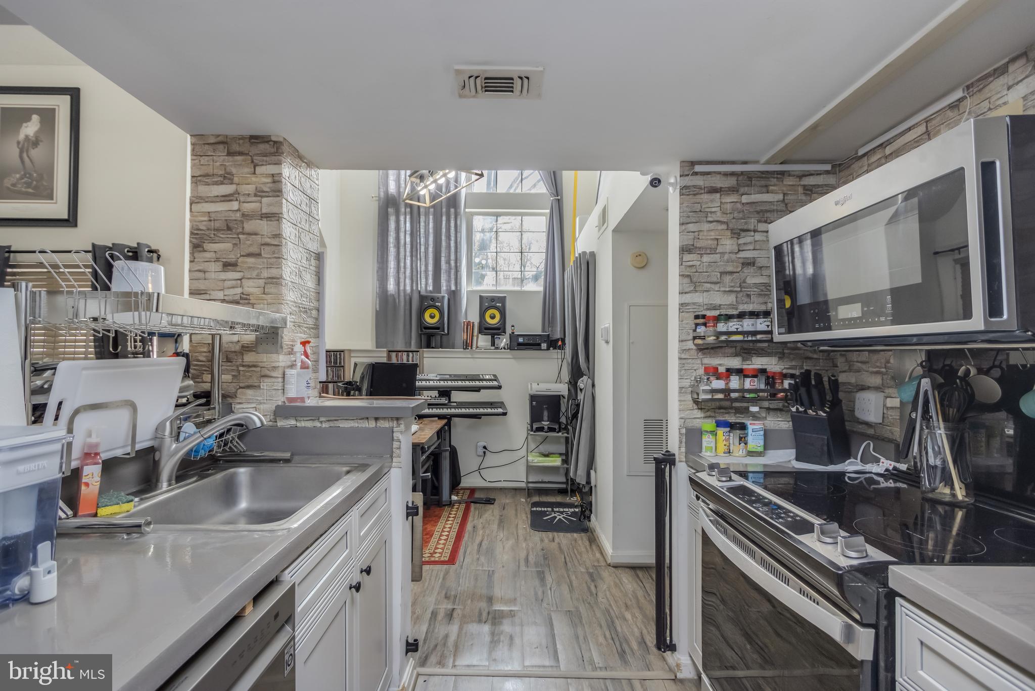 10419 BEACON RIDGE 8-302