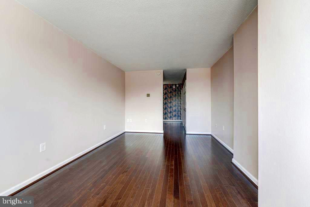 RIVIERA OF CHEVY CHASE - Residential Lease