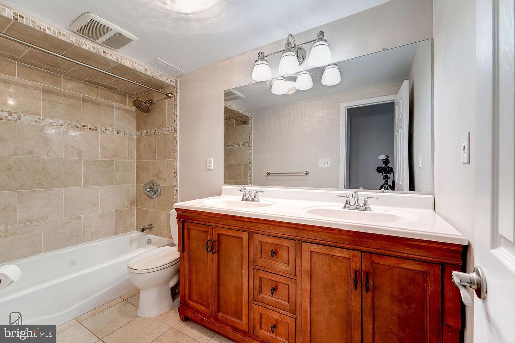 RIVIERA OF CHEVY CHASE - Residential Lease