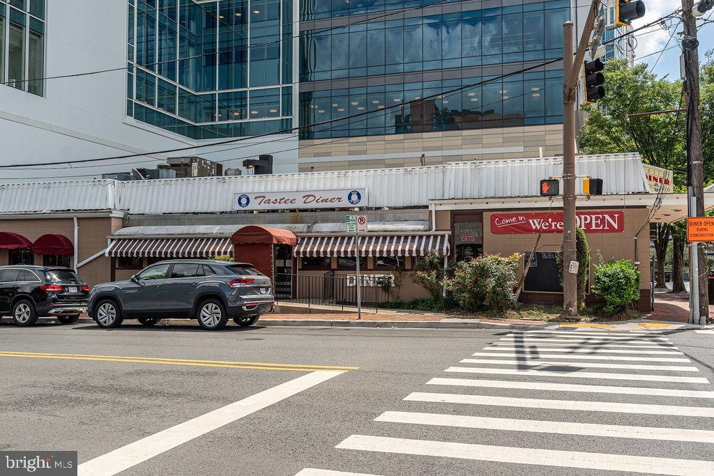 RIVIERA OF CHEVY CHASE - Residential Lease