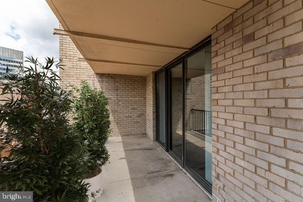 RIVIERA OF CHEVY CHASE - Residential Lease