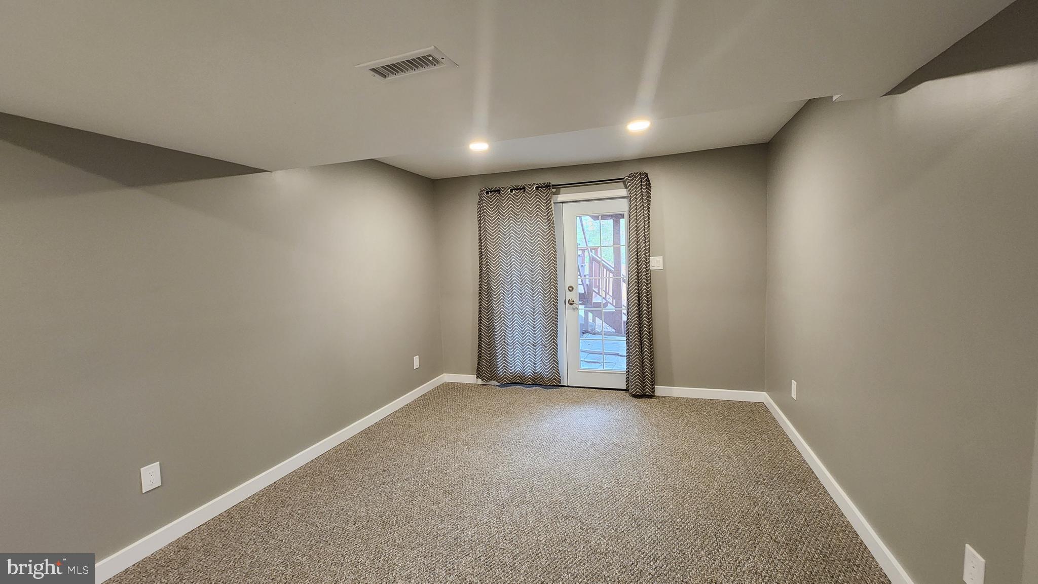 CASHELL MANOR - Residential Lease