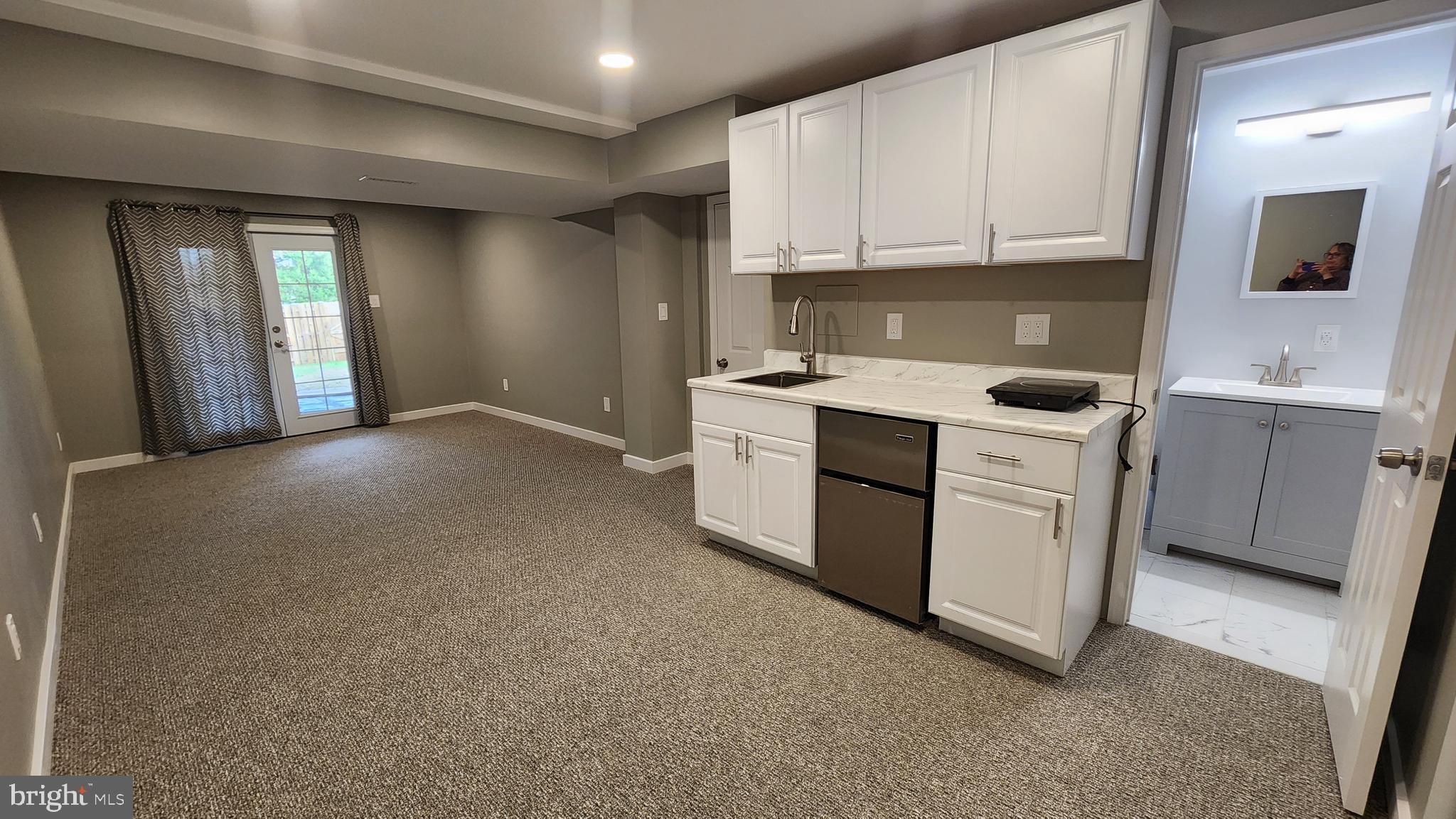 CASHELL MANOR - Residential Lease